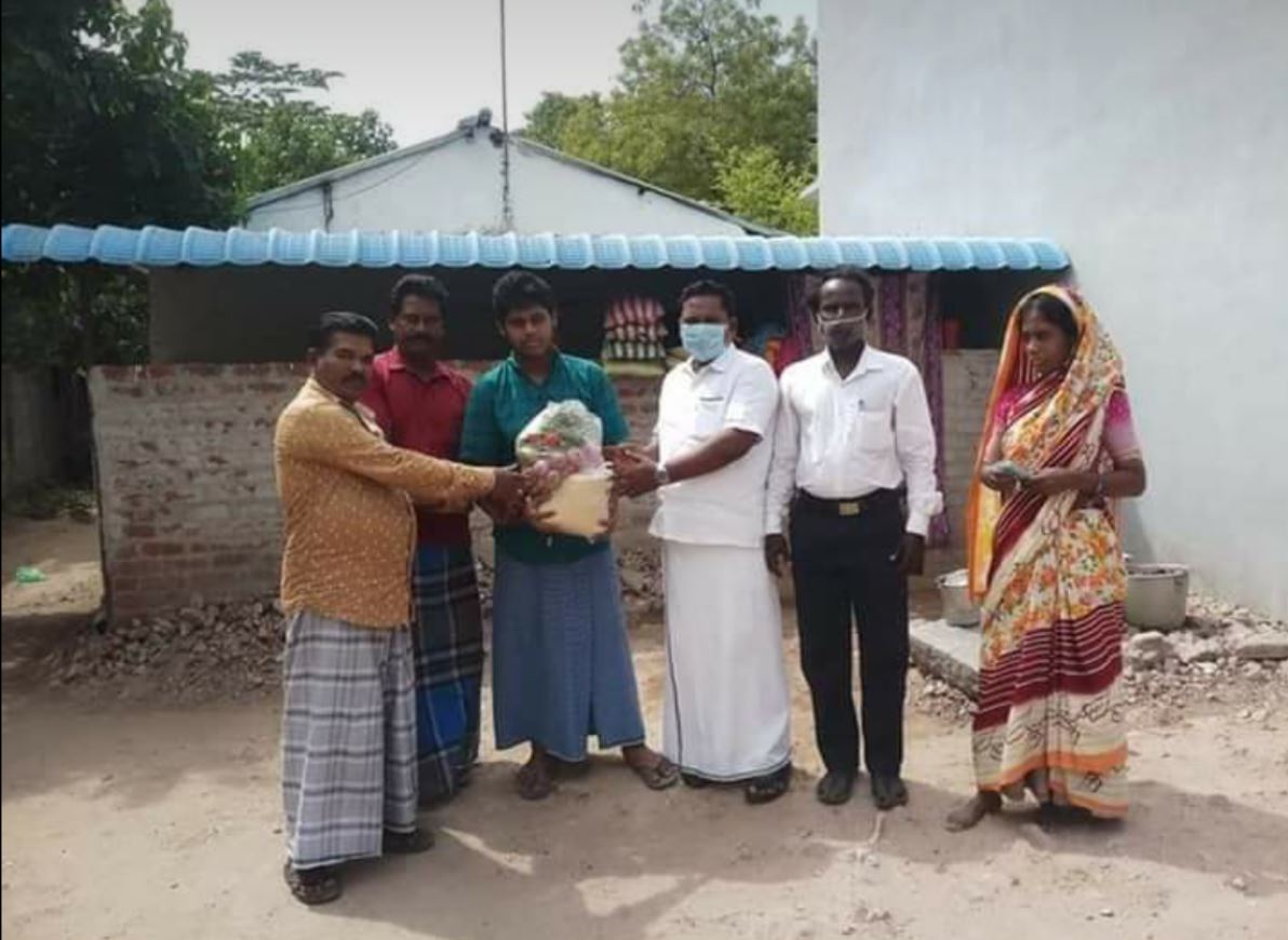 ಆಹಾರ ಪದಾರ್ಥಗಳ ವಿತರಣೆ