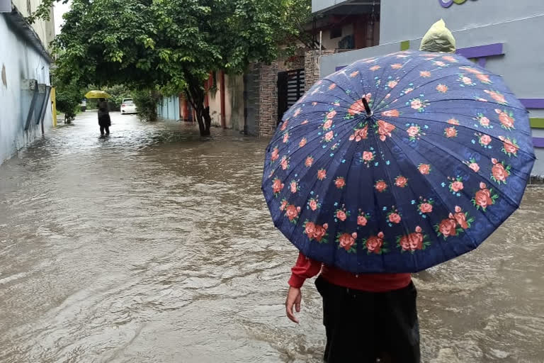 Incessant rains lash Kerala; 'Red Alert' in 5 districts