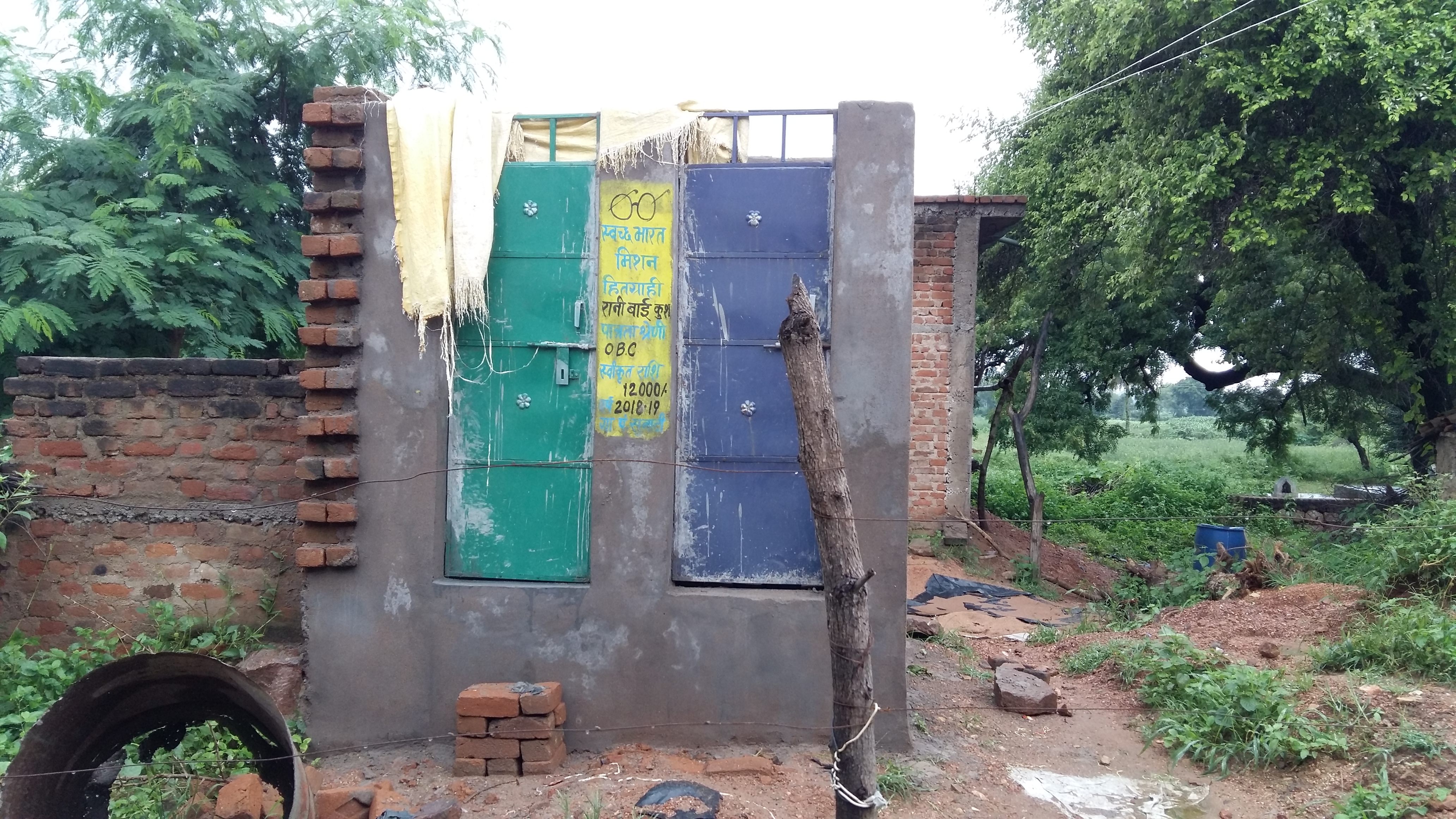 Toilets are lying incomplete in Chhatarpur