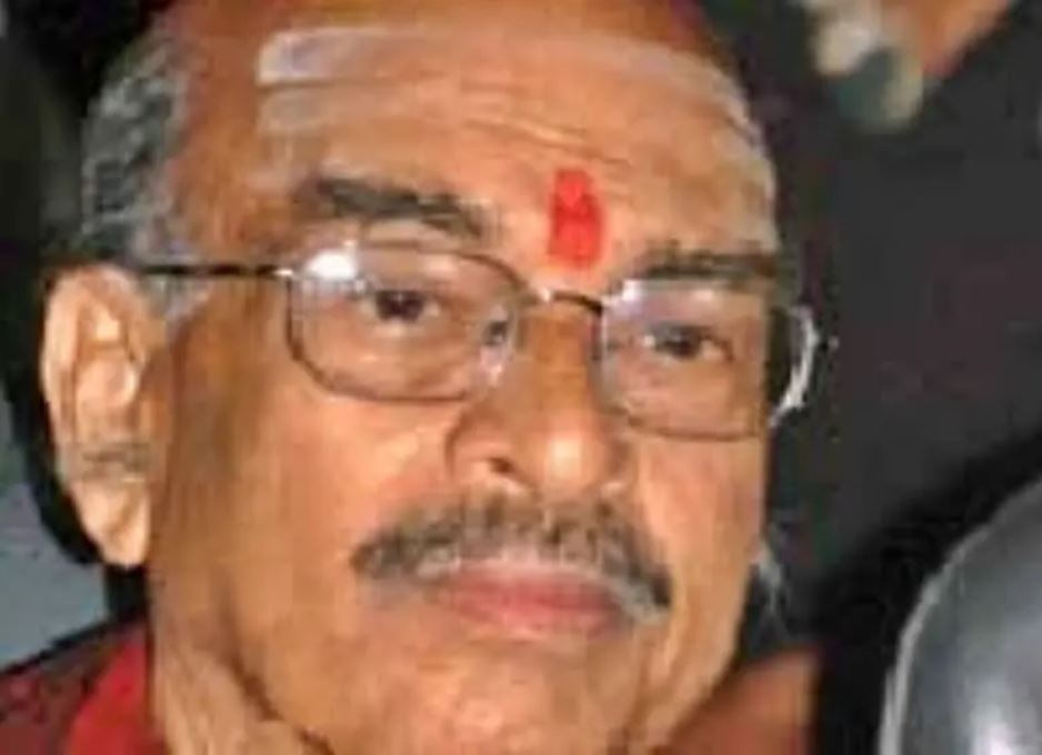 ಕವಿರತ್ನ ಕಾಳಿದಾಸ, ಅಂಜದ ಗಂಡು, ಶಬರಿಮಲೆ ಶ್ರೀ ಸ್ವಾಮಿ ಅಯ್ಯಪ್ಪ ಹೀಗೆ ಹಲವು ಸೂಪರ್ ಹಿಟ್ ಸಿನಿಮಾಗಳನ್ನು ನಿರ್ದೇಶನ ಮಾಡಿದ್ದ, ಹಿರಿಯ ನಿರ್ದೇಶಕ ರೇಣುಕಾ ಶರ್ಮಾ ಅವರ ಸಾವು ಕೂಡ ದೊಡ್ಡ ನೋವು ತಂದಿತು. ನ್ಯೂಮೋನಿಯಾ ಕಾಯಿಲೆಯಿಂದ ಬಳಲುತ್ತಿದ್ದ ಅವರು, ಕೊರೊನಾ ಮಹಾಮಾರಿಗೆ ಮೇ 5ರಂದು ಬಲಿಯಾರಾದರು.