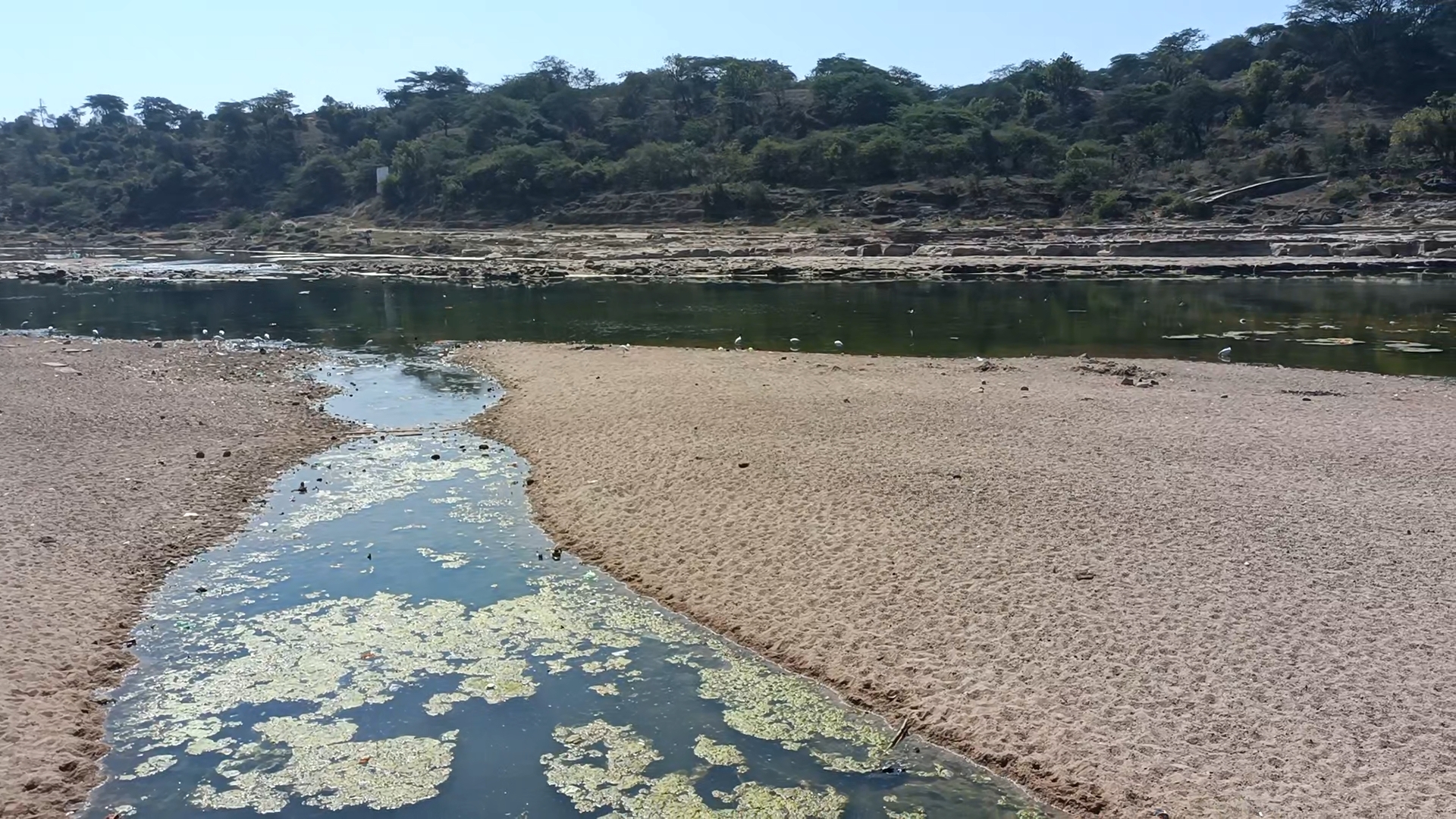 Sabarmati Second Most Polluted River: હાઈકોર્ટની ટકોર બાદ તંત્ર સામે સવાલ, નદીની બીજીબાજું દુર્દશા