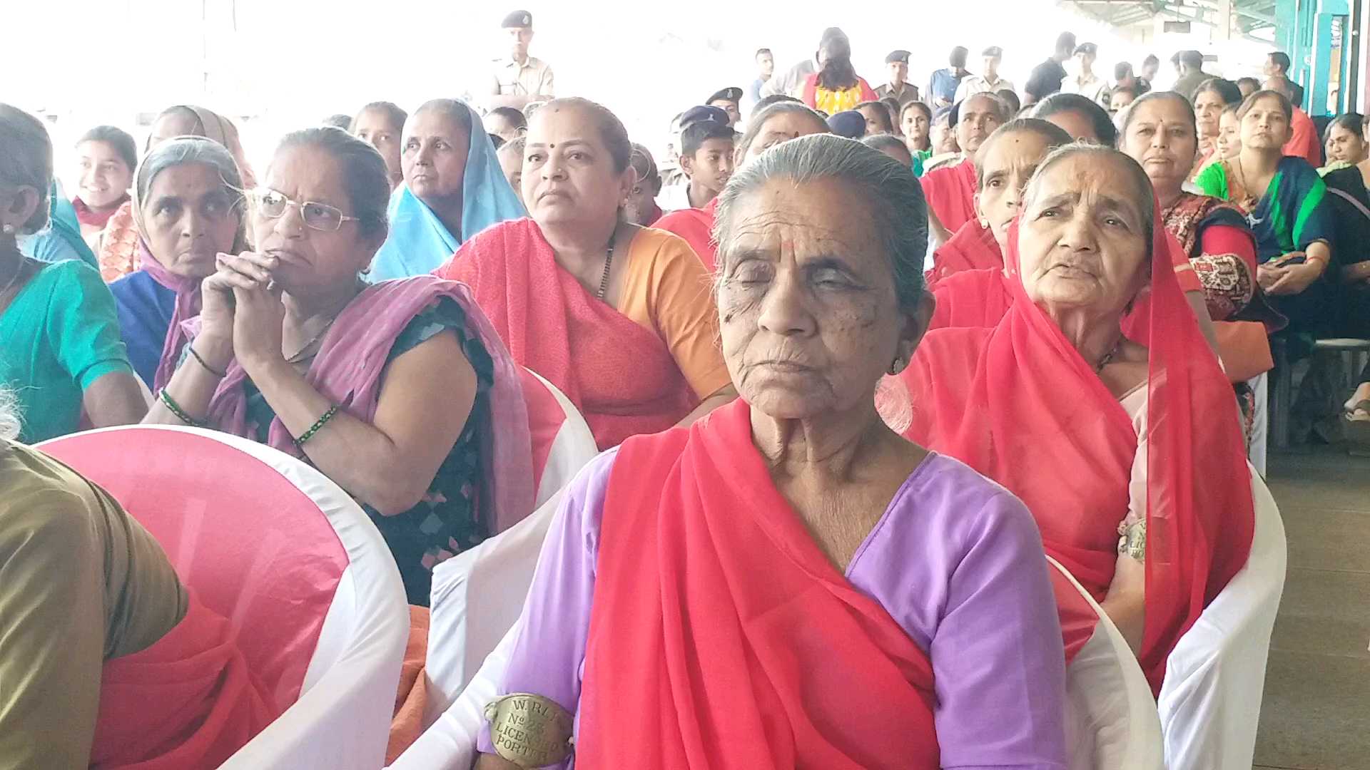 Annual honoring of women working as porters at Bhavnagar Railway Terminus has been honored every year since 1880