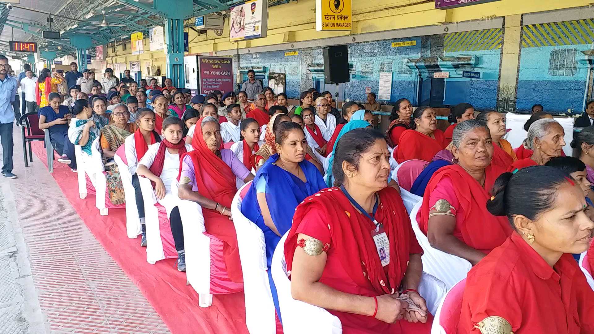 Annual honoring of women working as porters at Bhavnagar Railway Terminus has been honored every year since 1880