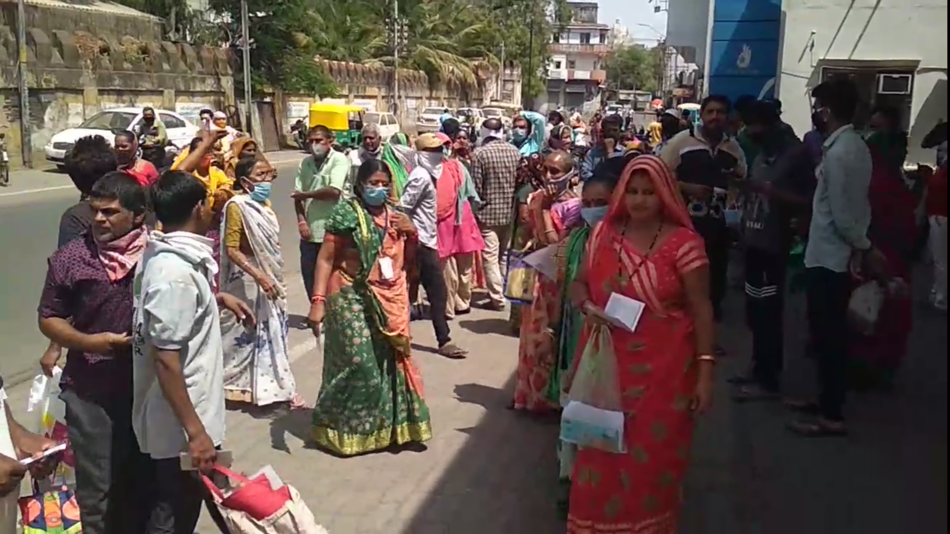 The crowd at the ration shop introduced the collector