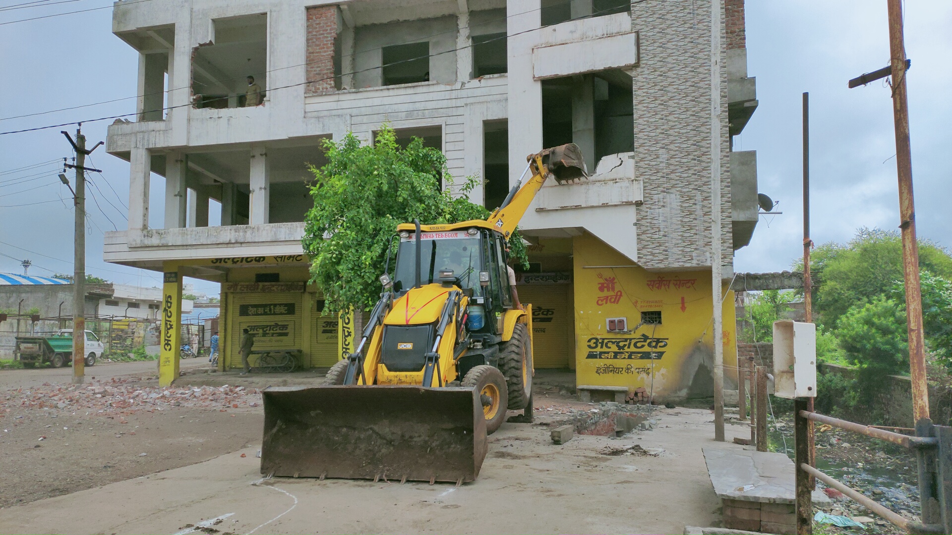 City council's pawn on encroachment, अतिक्रमण पर चला नगर परिषद का पंजा