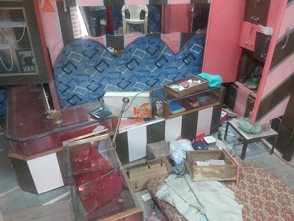 thieves targeted the jewelery shop, चोरों ने ज्वेलरी शॉप को बनाया निशाना