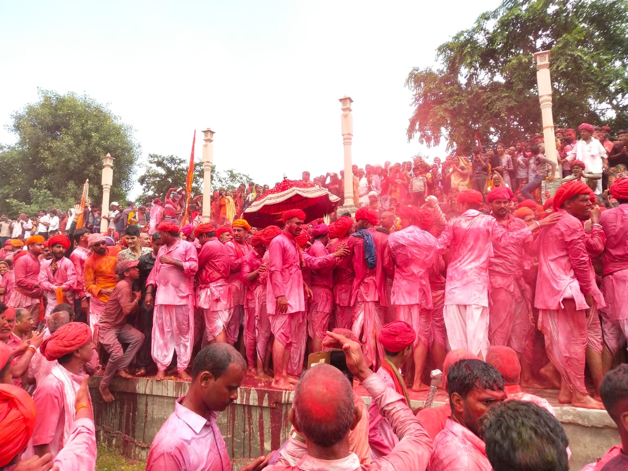 Procession on Jaljulni Gyaras