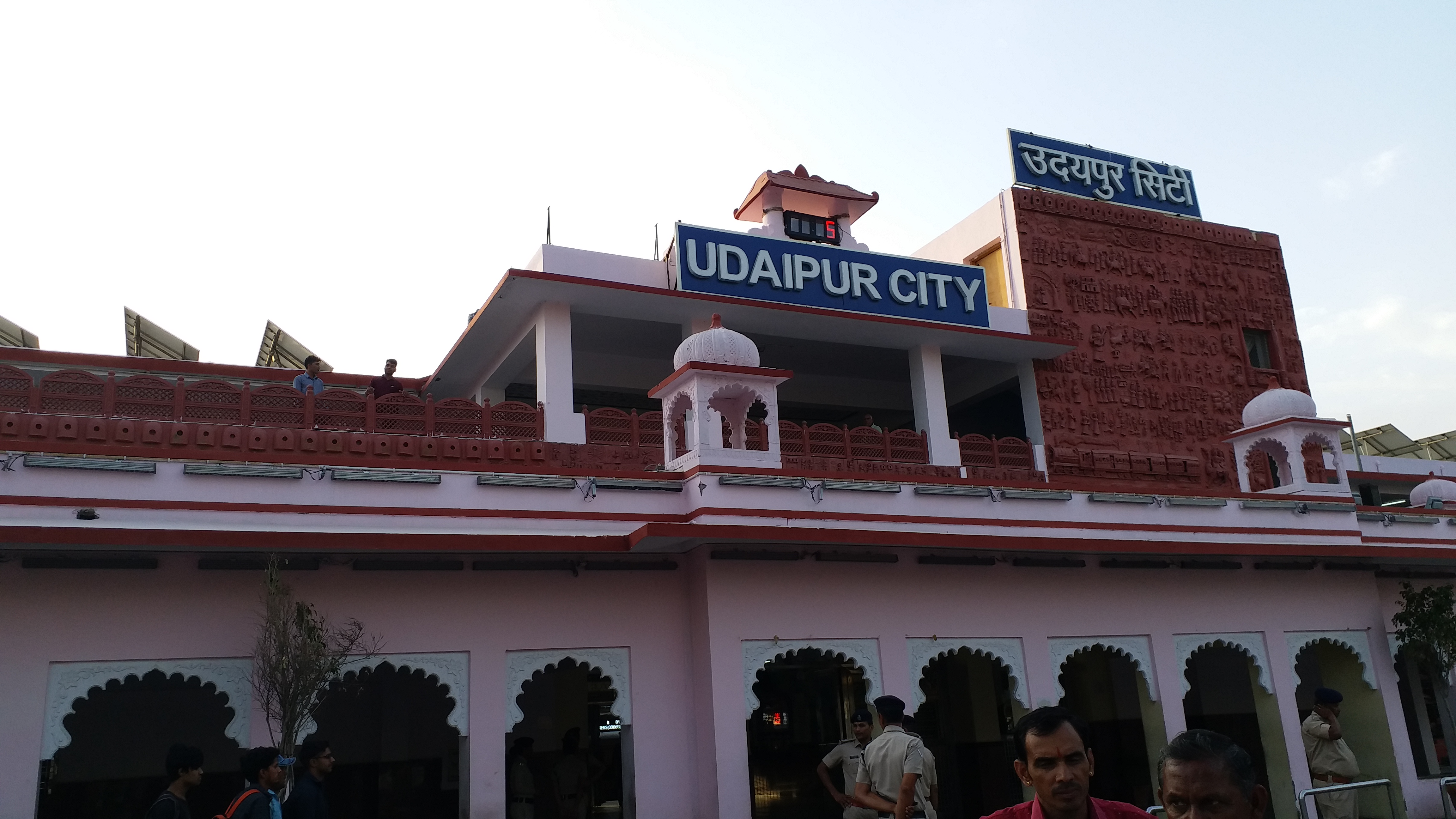 Rahul Gandhi arrives in Udaipur to take part in 