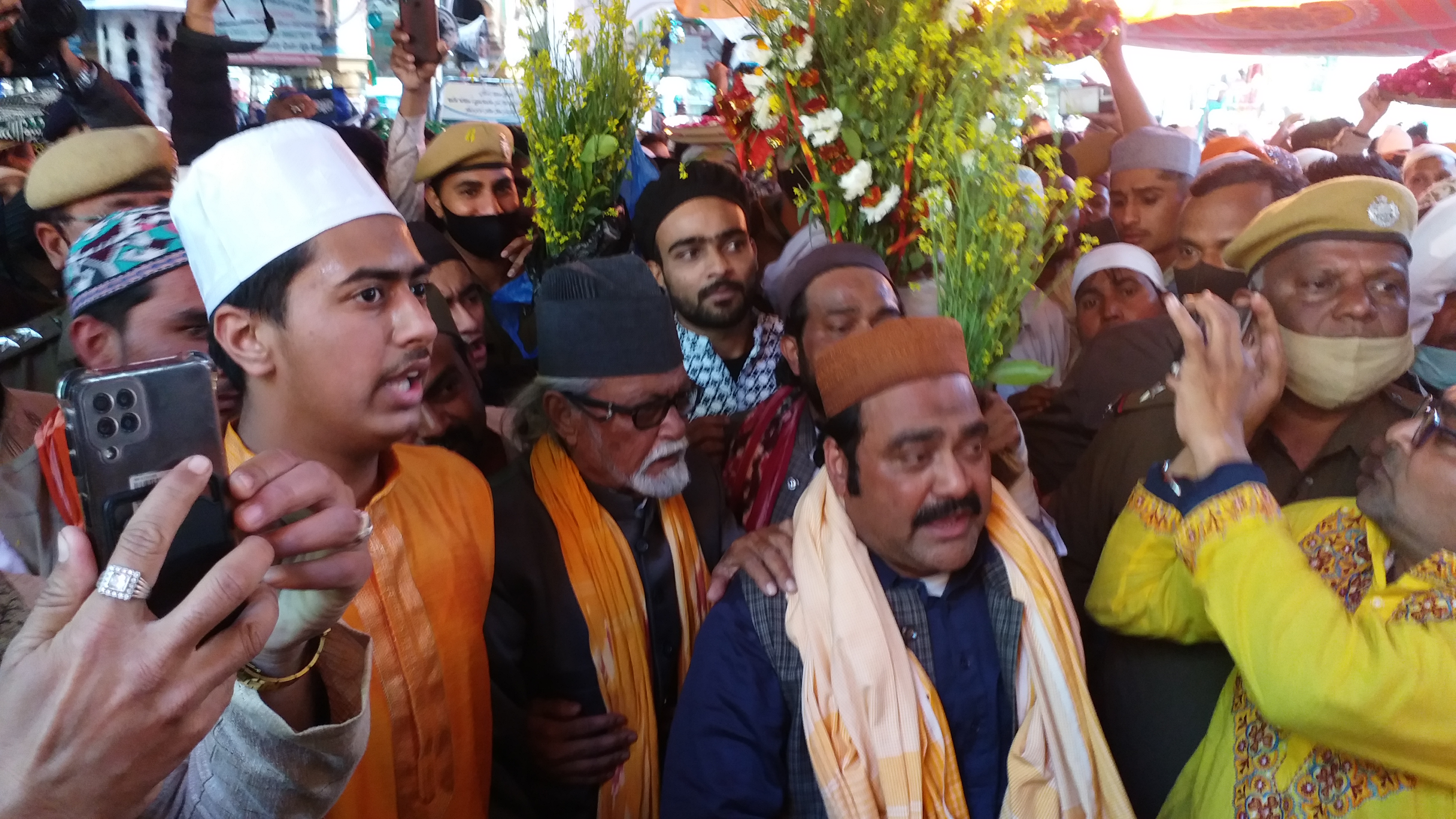 Spring festival at the door of Khwaja Garib Nawaz