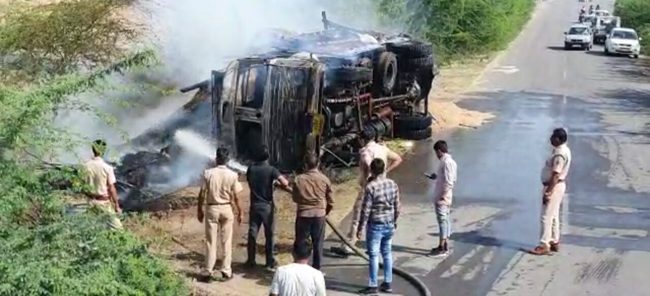 fire in a truck, अजमेर न्यूज,  केकड़ी में ट्र में लगी आग