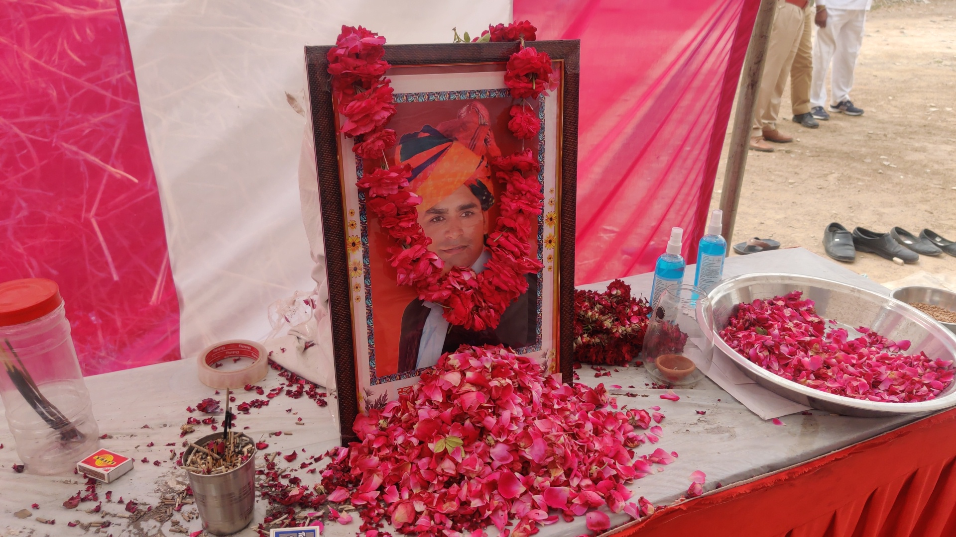 martyr pawan nuwar, satish poonia paid tribute