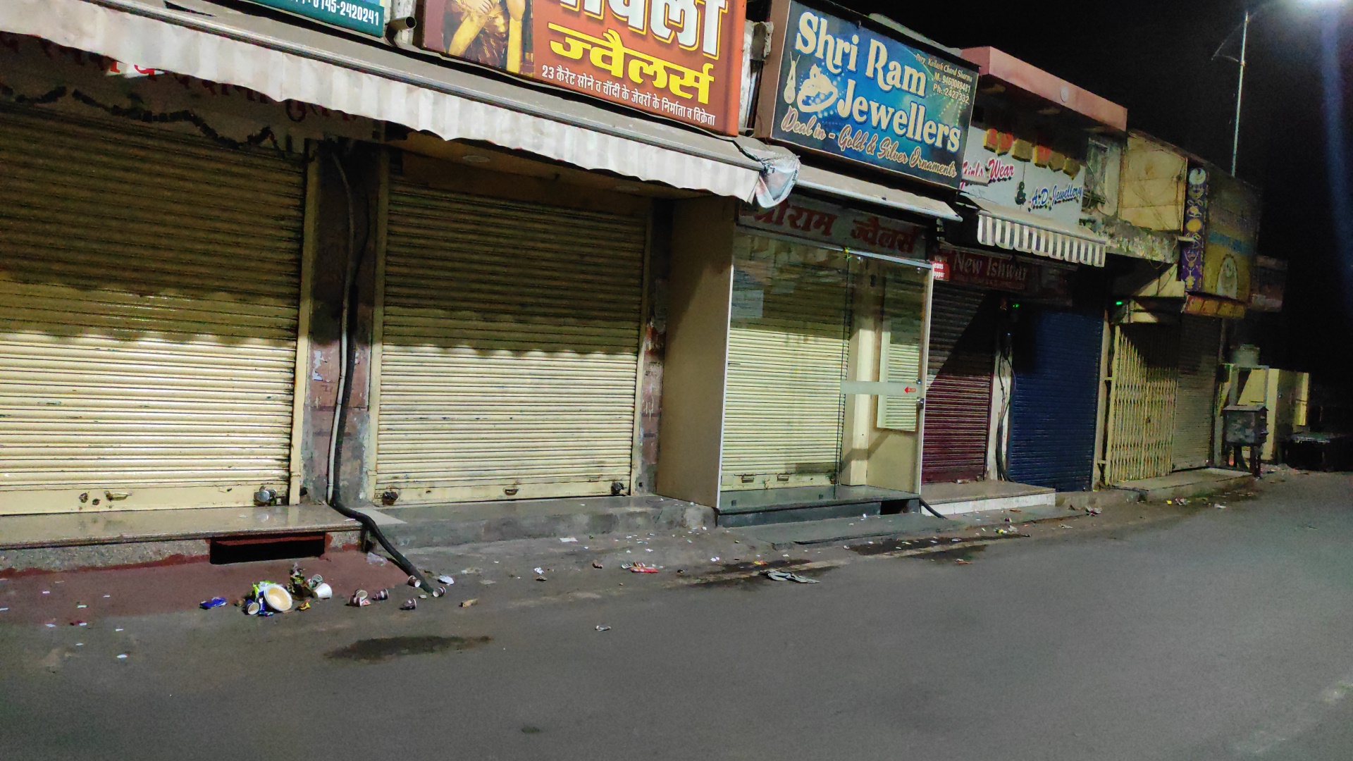 अजमेर में नाइट कर्फ्यू से दुकान बंद, Shop closed due to night curfew in Ajmer