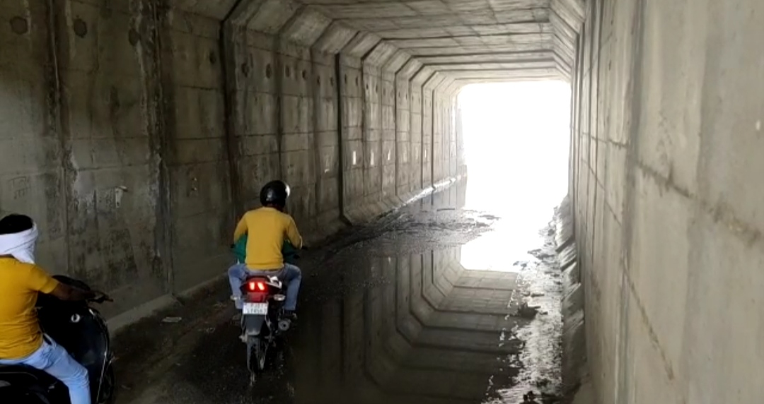 Water logging in Ajmer Madar Underpass, अजमेर मदार अंडरपास में जलजमाव