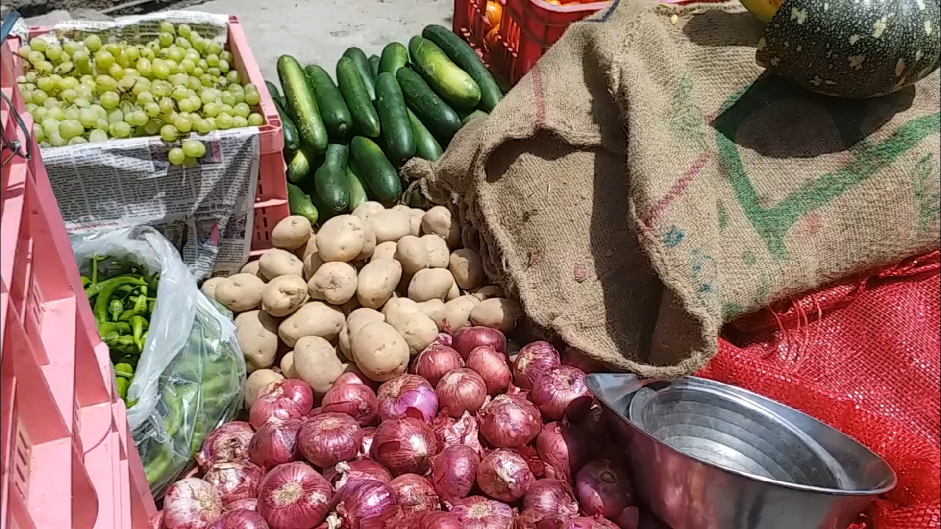 बड़ी मंडी पर अव्यवस्था, Clutter on the big market