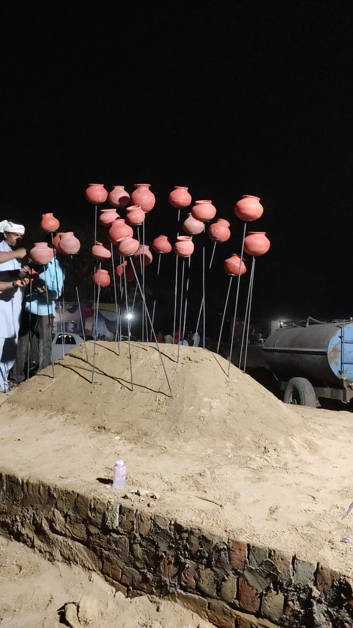 farmers built martyr memorial on delhi jaipur highway near shahjahanpur border