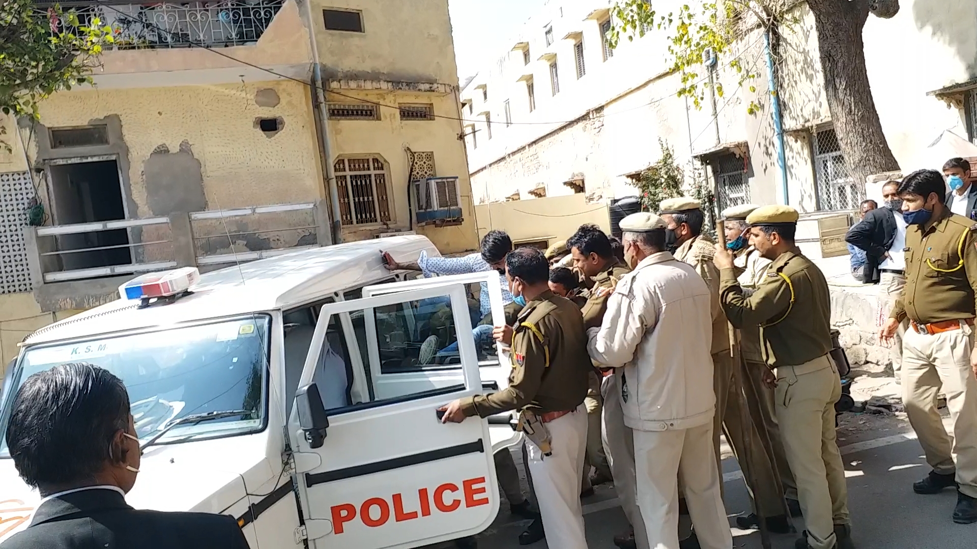 alwar police arrested 2 students