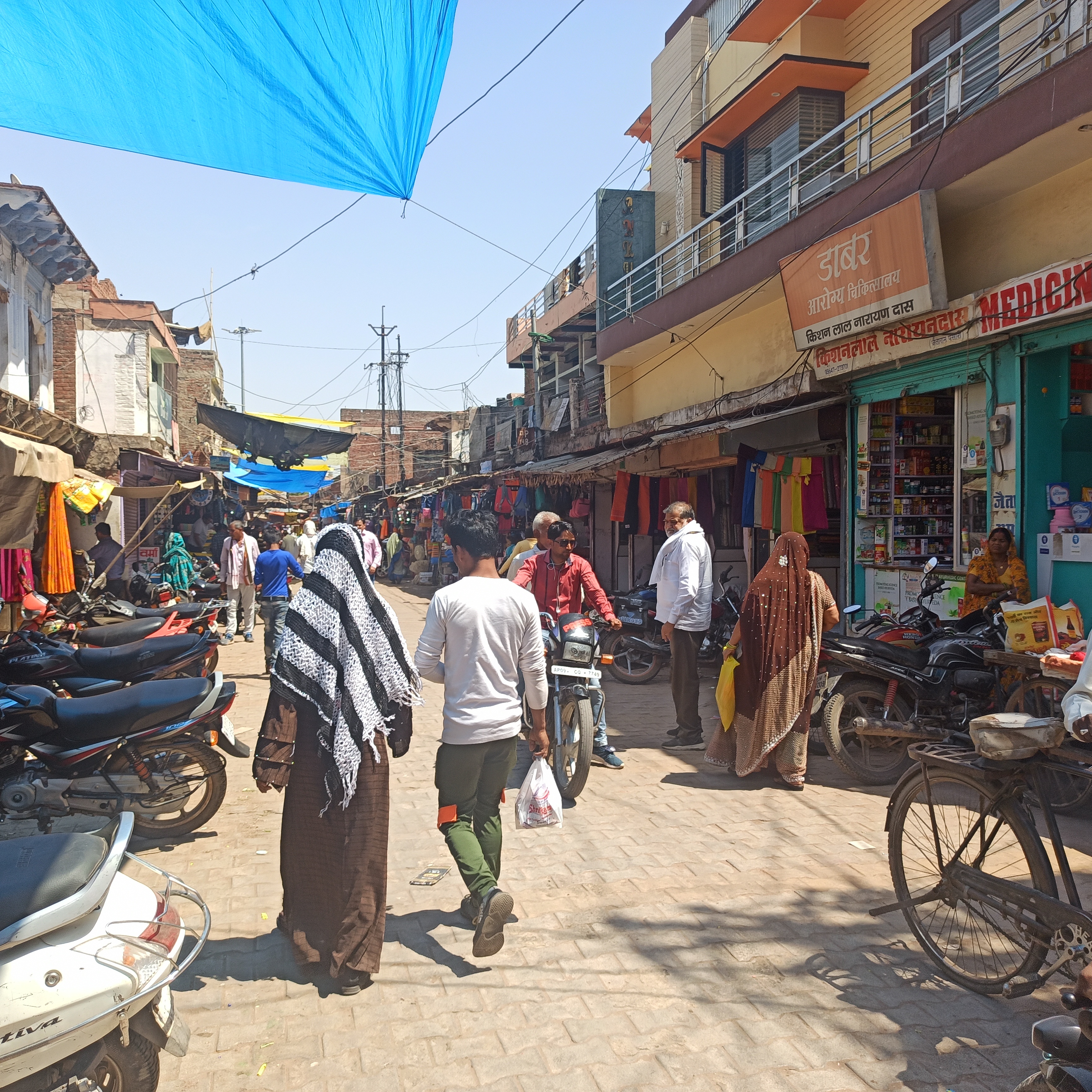 Shopkeepers and people careless about Corona , dholpur news