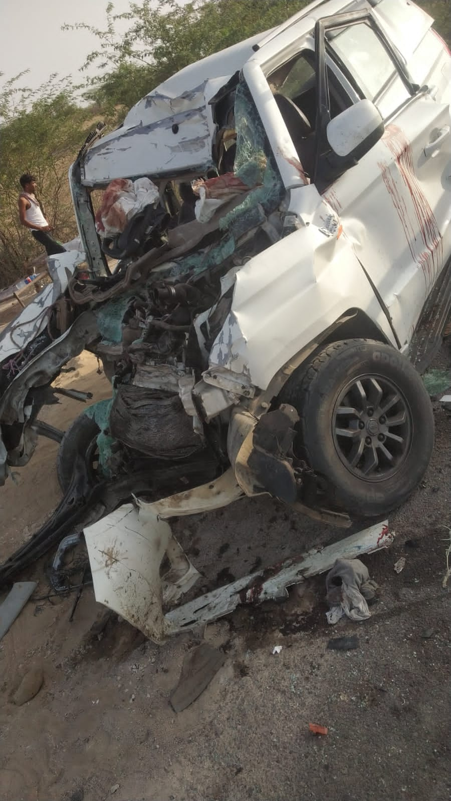 Accident In barmer  on Gudamalani Megaway head on collision  8 members of a family died  ರಾಜಸ್ಥಾನದಲ್ಲಿ ಭೀಕರ ರಸ್ತೆ ಅಪಘಾತ  ರಾಜಸ್ಥಾನದಲ್ಲಿ ಒಂದೇ ಕುಟುಂಬದವರು ರಸ್ತೆ ಅಪಘಾತದಲ್ಲಿ ಸಾವು  ಬಾರ್ಮರ್​ದಲ್ಲಿ ಭೀಕರ ರಸ್ತೆ ಅಪಘಾತದಲ್ಲಿ ಸಾವು ನೋವು  ರಾಜಸ್ಥಾನ್​ ಅಪರಾಧ ಸುದ್ದಿ