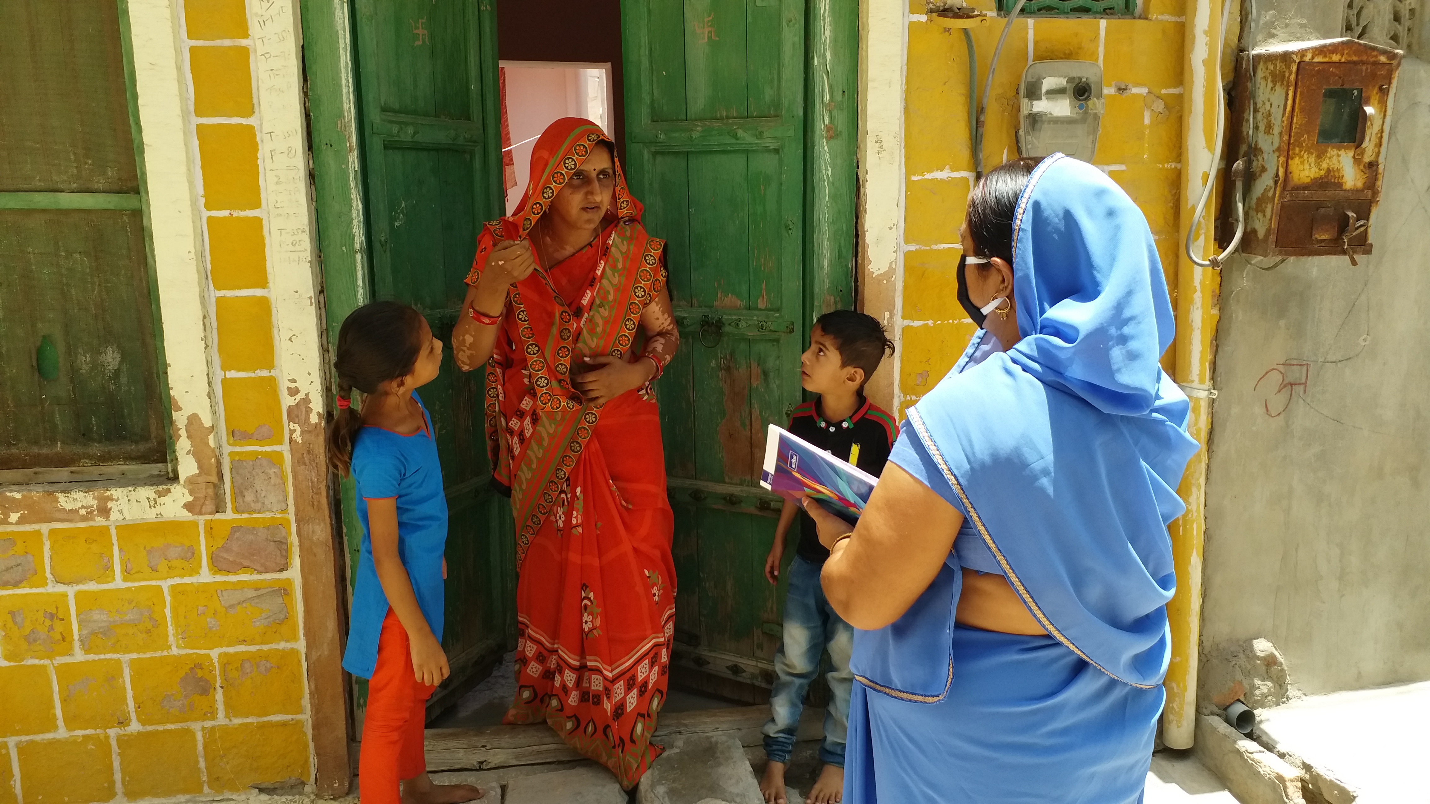 barmer news  etv bharat special news  health workers  asha sahyogini  equipped with safety equipment  corona kalachakra