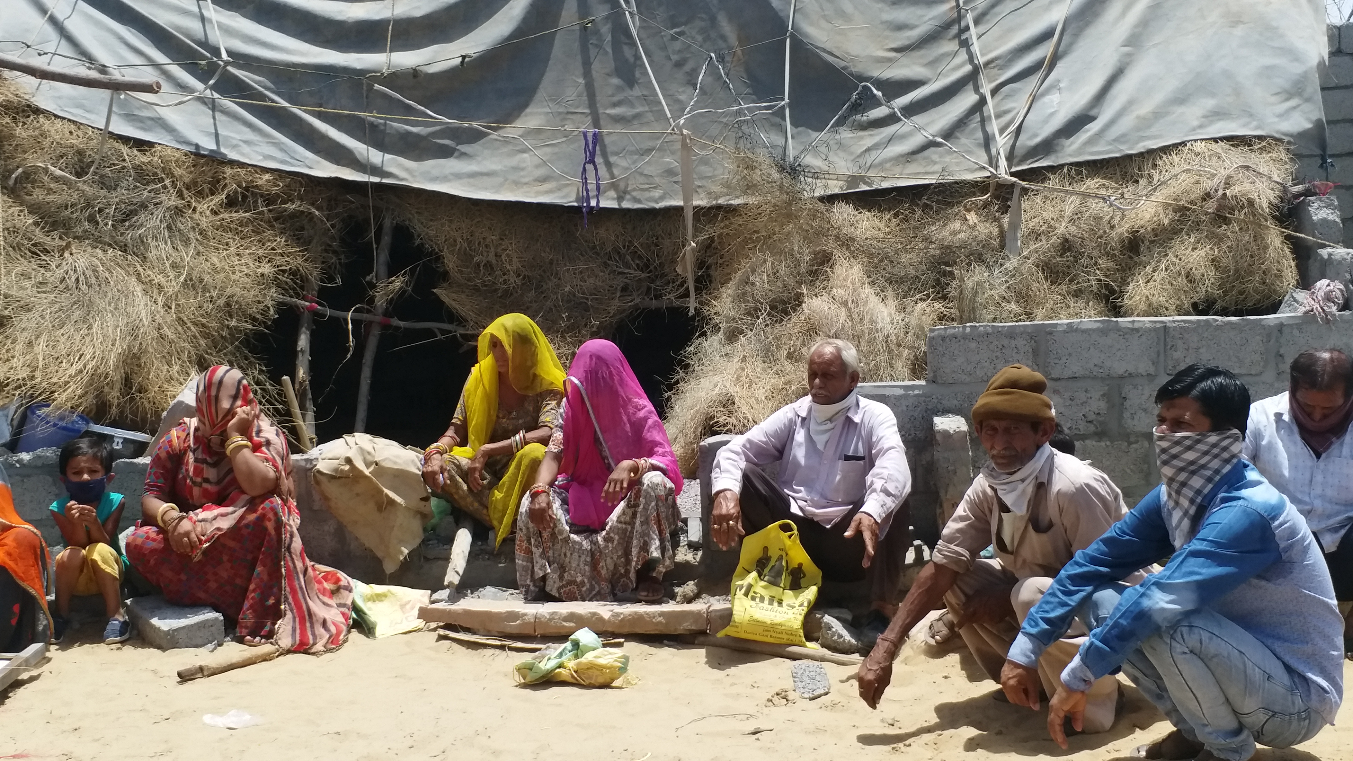 houses being destroyed in barmer, बाड़मेर में 5 घर तोड़े, आपसी रंजिश