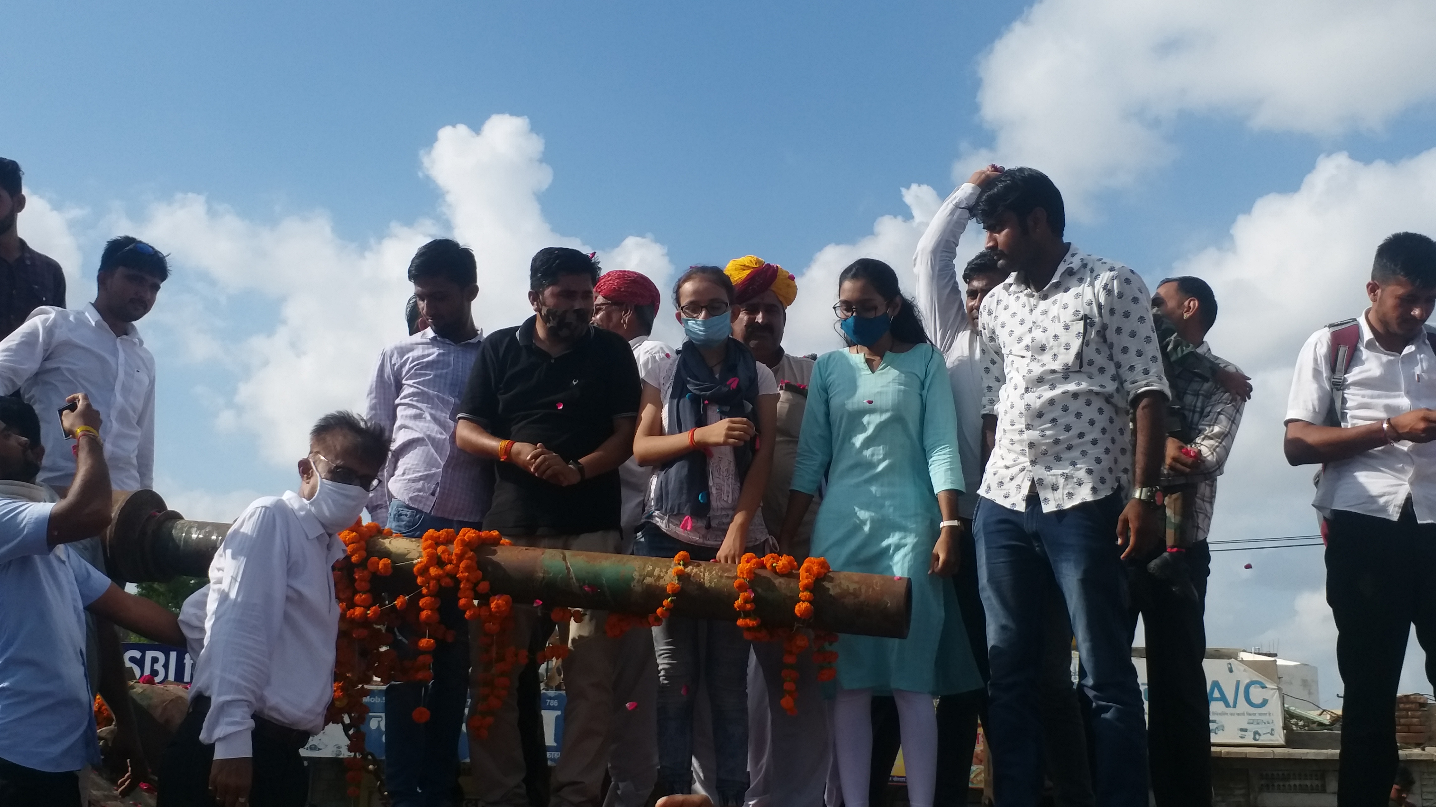 People welcoming the T-55 tank