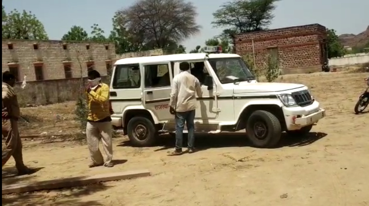 Youth commits suicide by hanging, युवक ने लटककर की आत्महत्या