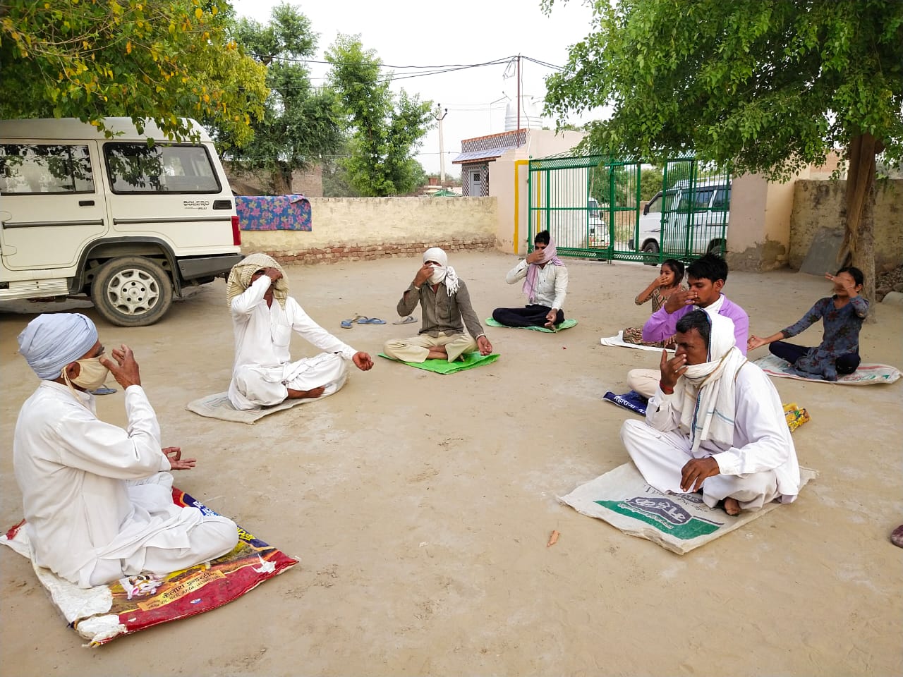 Shivbhagvan explains the importance of yoga to the youth and tells them about how it reduces mental stress