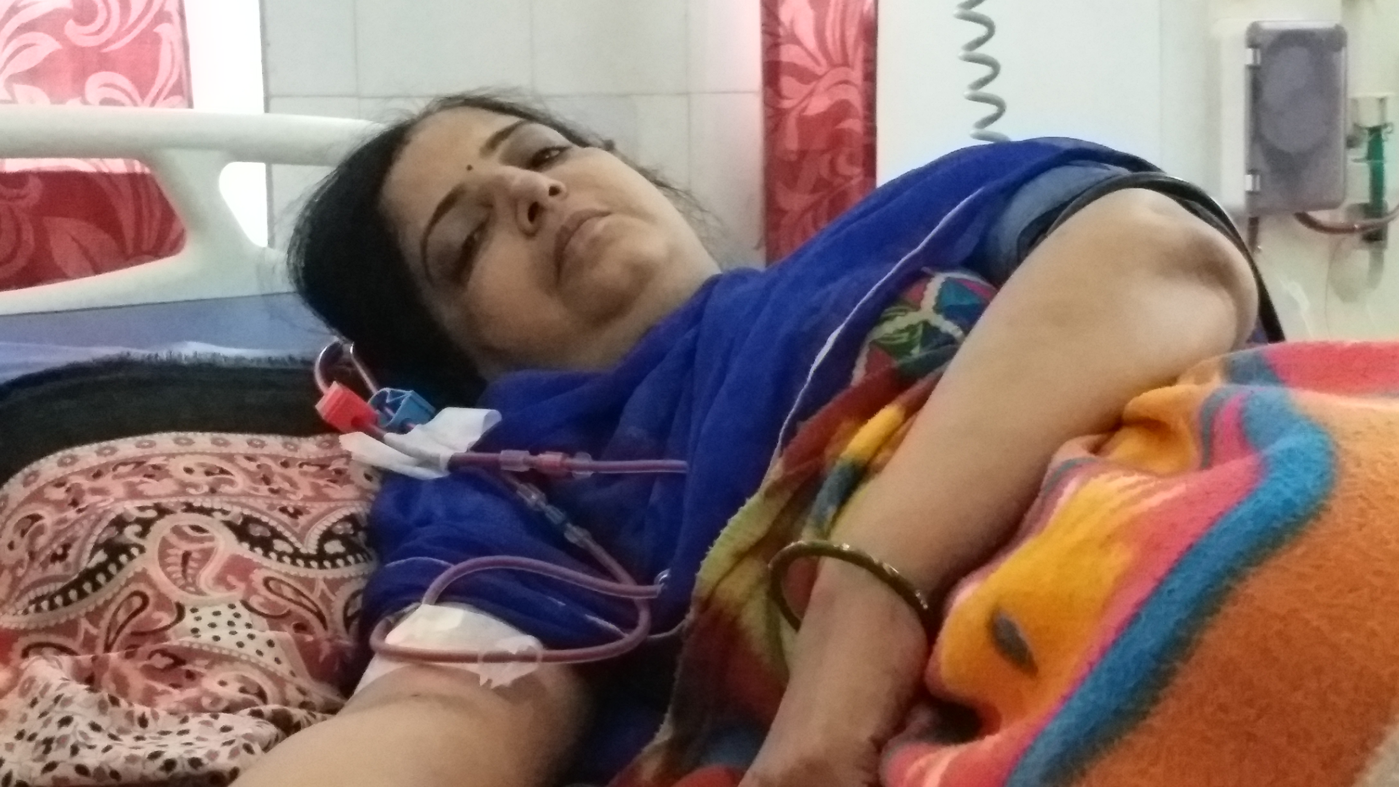 किडनी की बीमारी से ग्रसित महिला, A woman with kidney disease