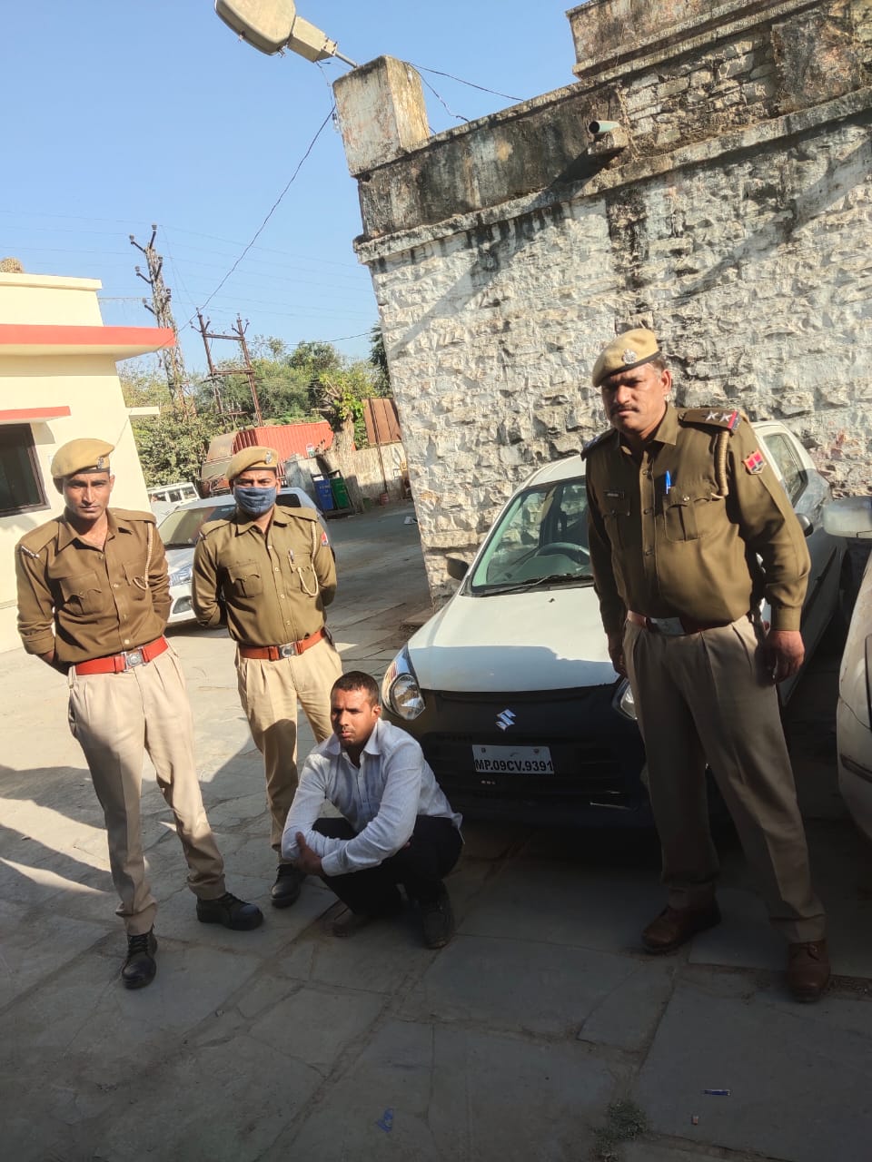 अफीम और 15 किलो डोडा चूरा बरामद, Poppy and doda sawdust recovered