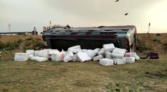 bus overturned in dholpur, bus accident in dholpur