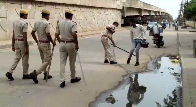 पुलिस प्रशासन दिखी सड़कों पर, Police administration on streets