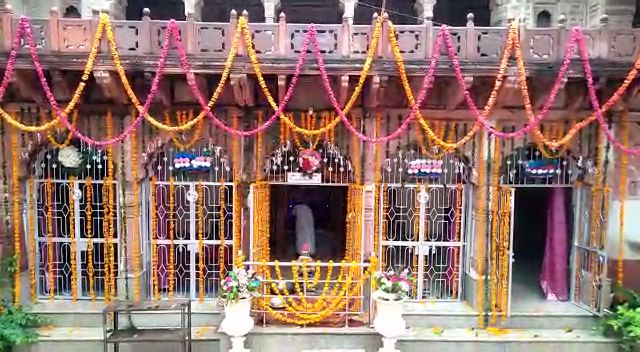 राधा बिहारी मंदिर में श्रद्धालुओं पर रोक, Ban on devotees in Radha Bihari temple