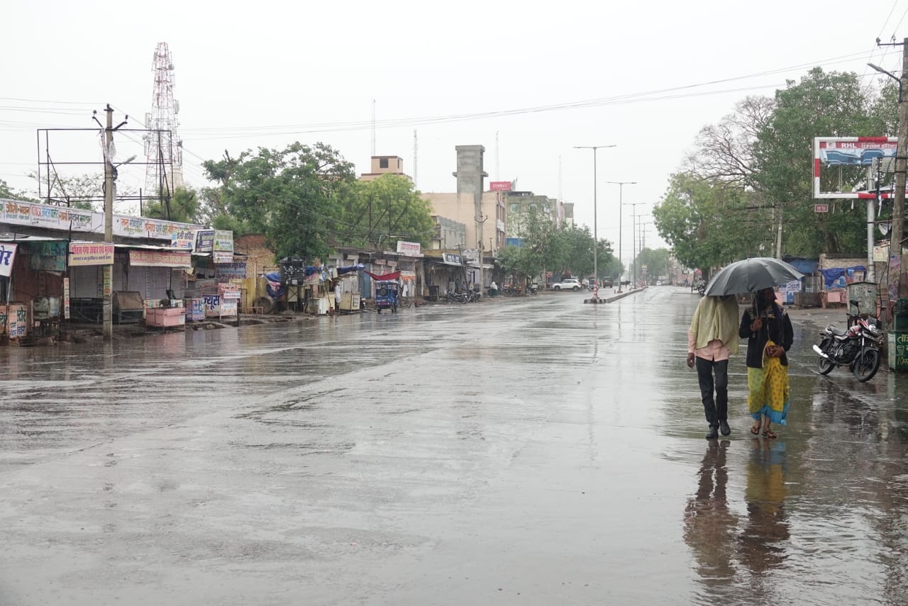 impact of tauktae showing in dausa, दौसा में दिखा तौकते तूफान का असर