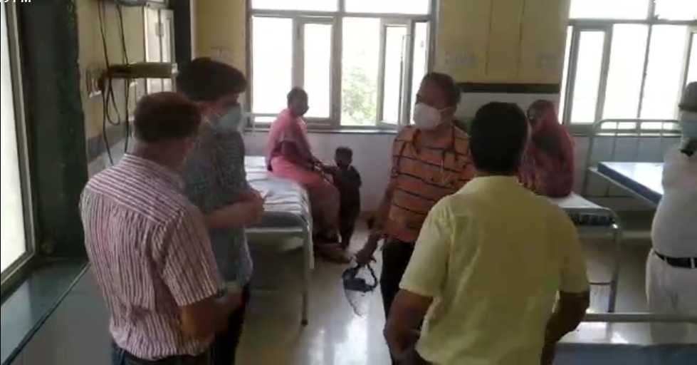 District Collector visited District Hospital, जिला कलेक्टर ने किया जिला अस्पताल का दौरा,