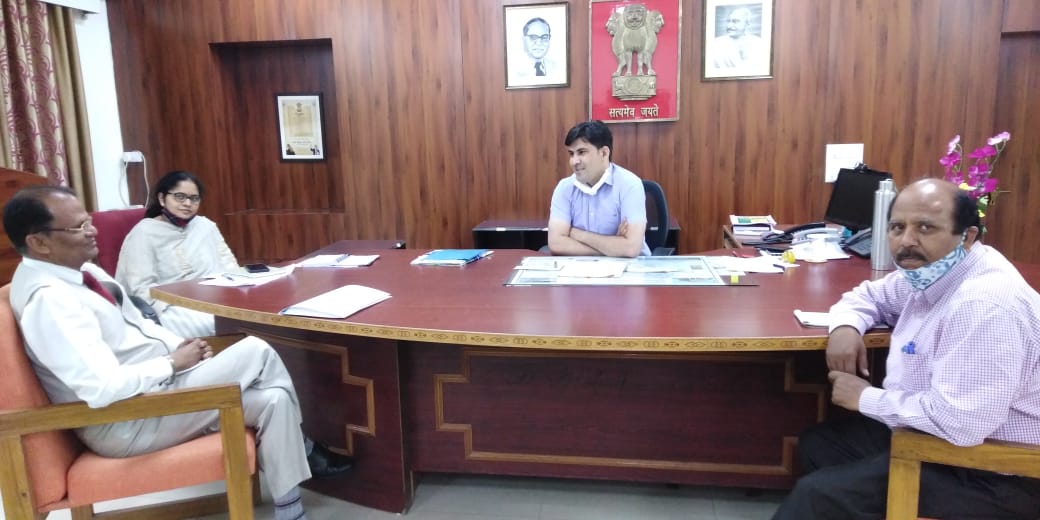 डूंगरपुर एसटी छात्रों की सुविधाओं पर चर्चा,  Visit of National Director of Scheduled Tribes Commission to Dungarpur,  Dungarpur's latest news