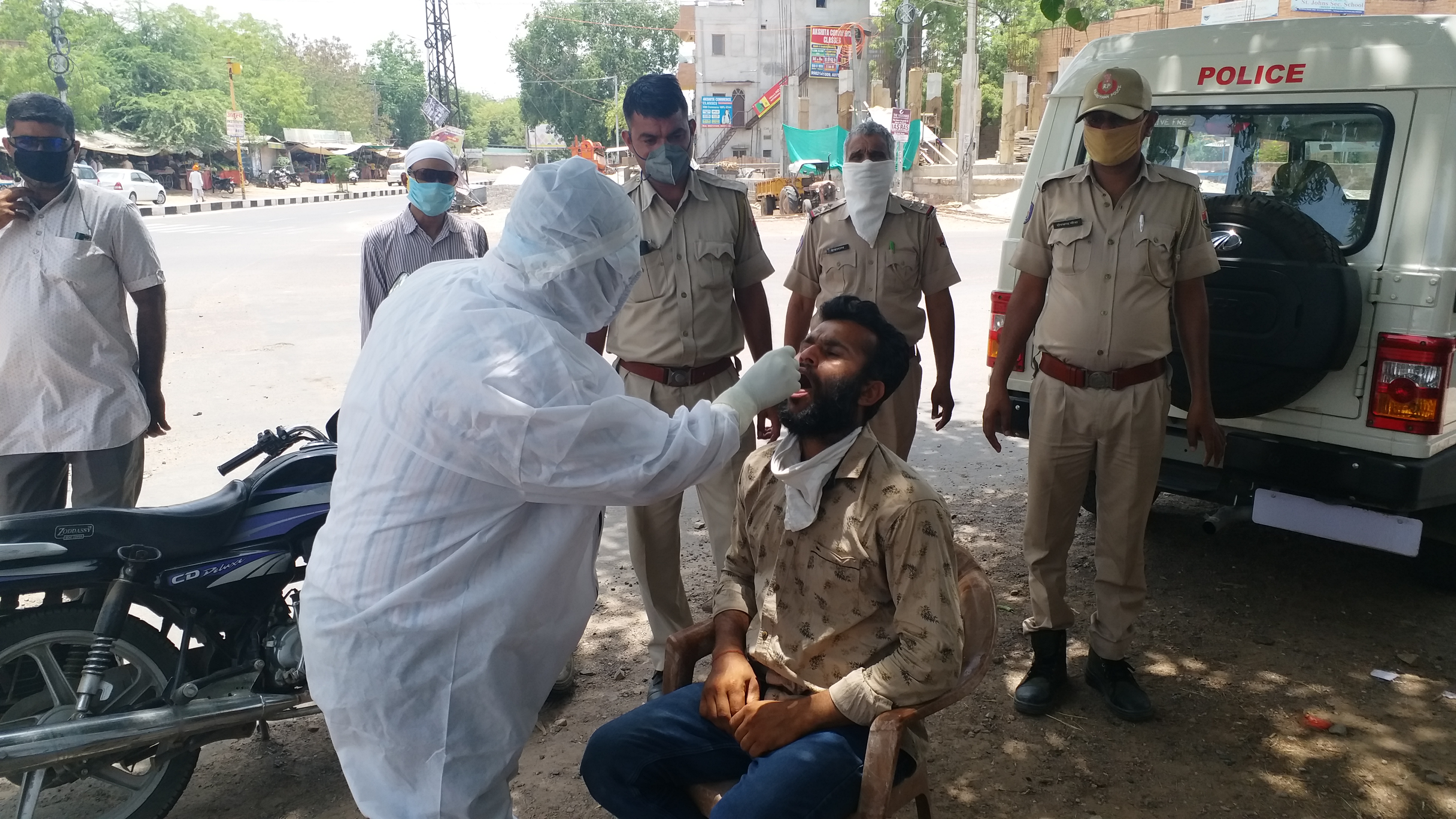 सब्जी मंडी के पास मेडिकल कैंप, Medical Camp nearby Sabzi Mandi