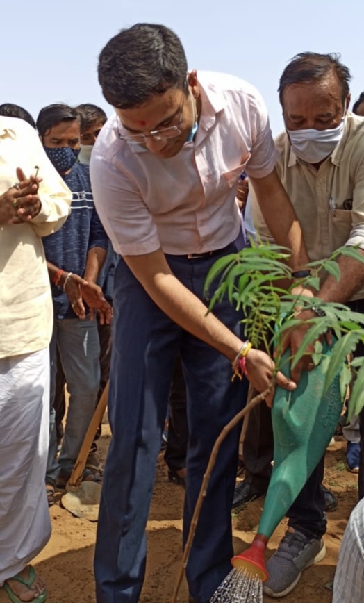 वार्षिक पौधरोपण कार्यक्रम, जालोर न्यूज,  Collector planted saplings in jalore