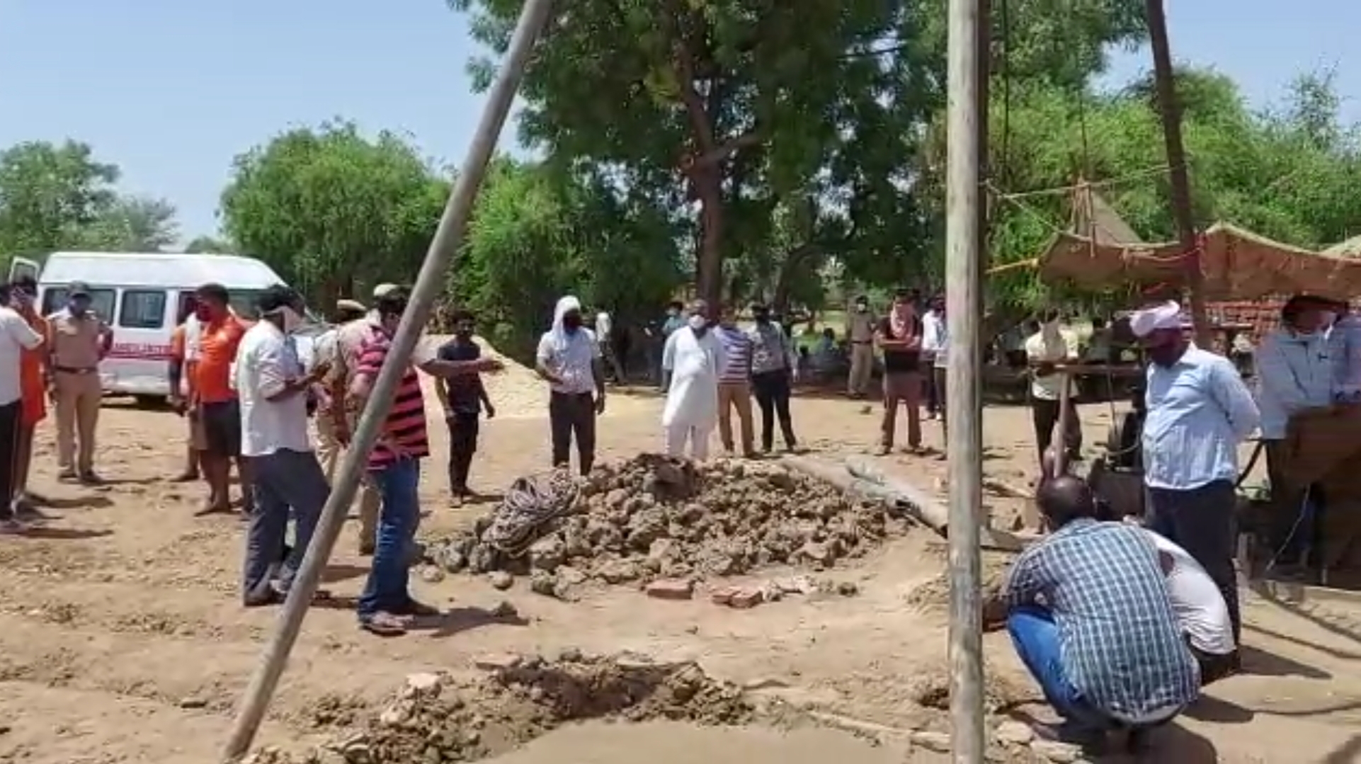 _Child falls in borewell