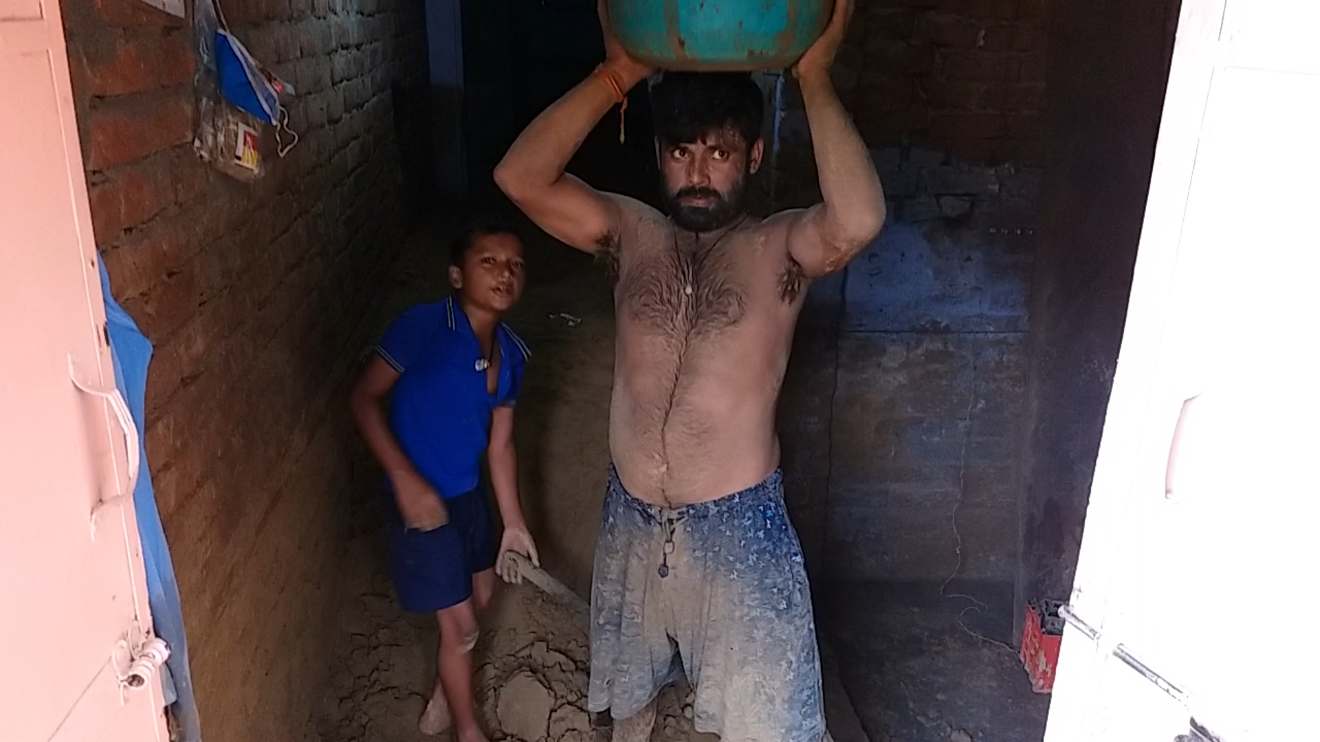 vehicles buried in sand, house Buried in sand, Destruction by rain in jaipur