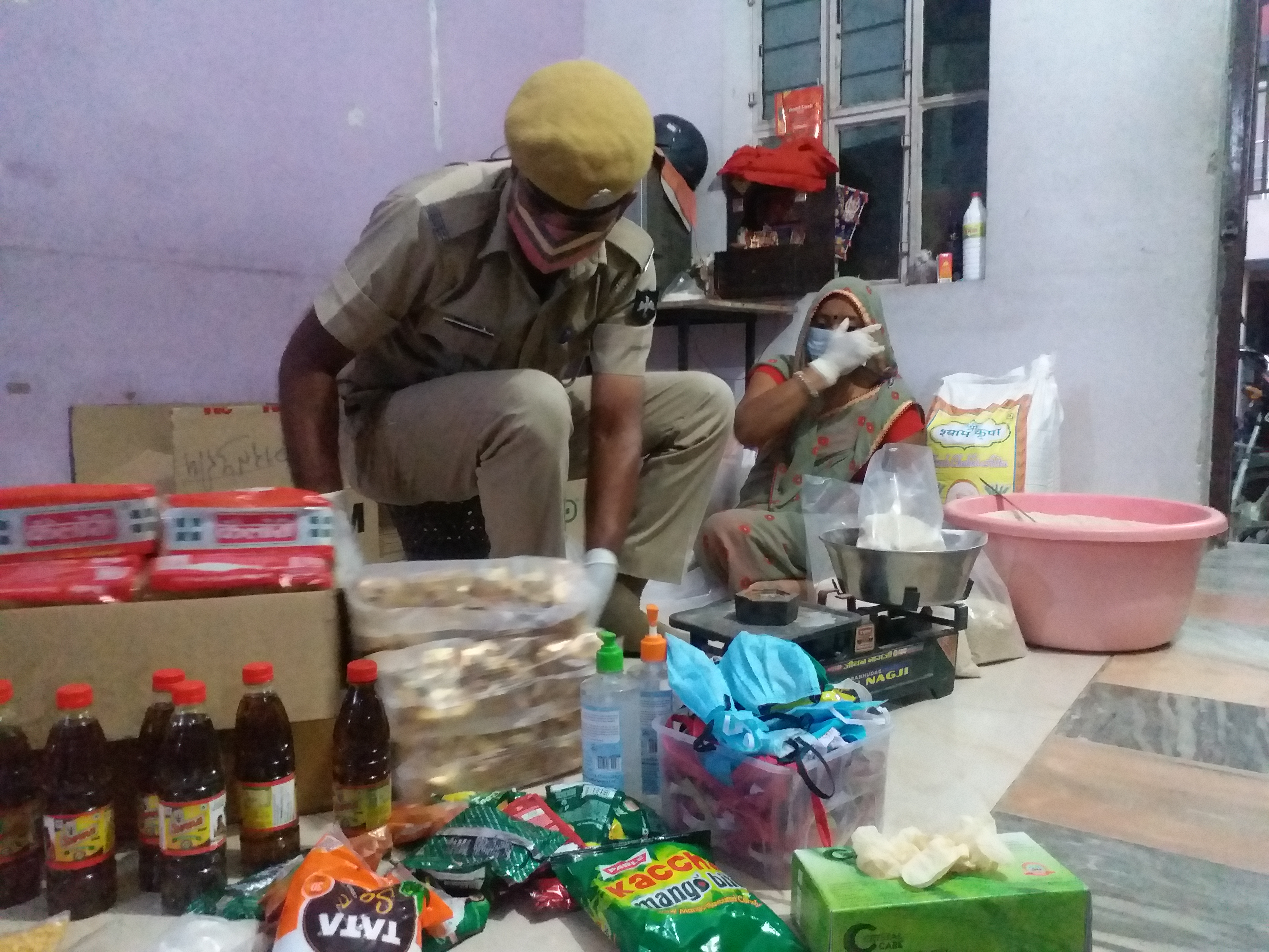 होमरगार्ड, distributing ration