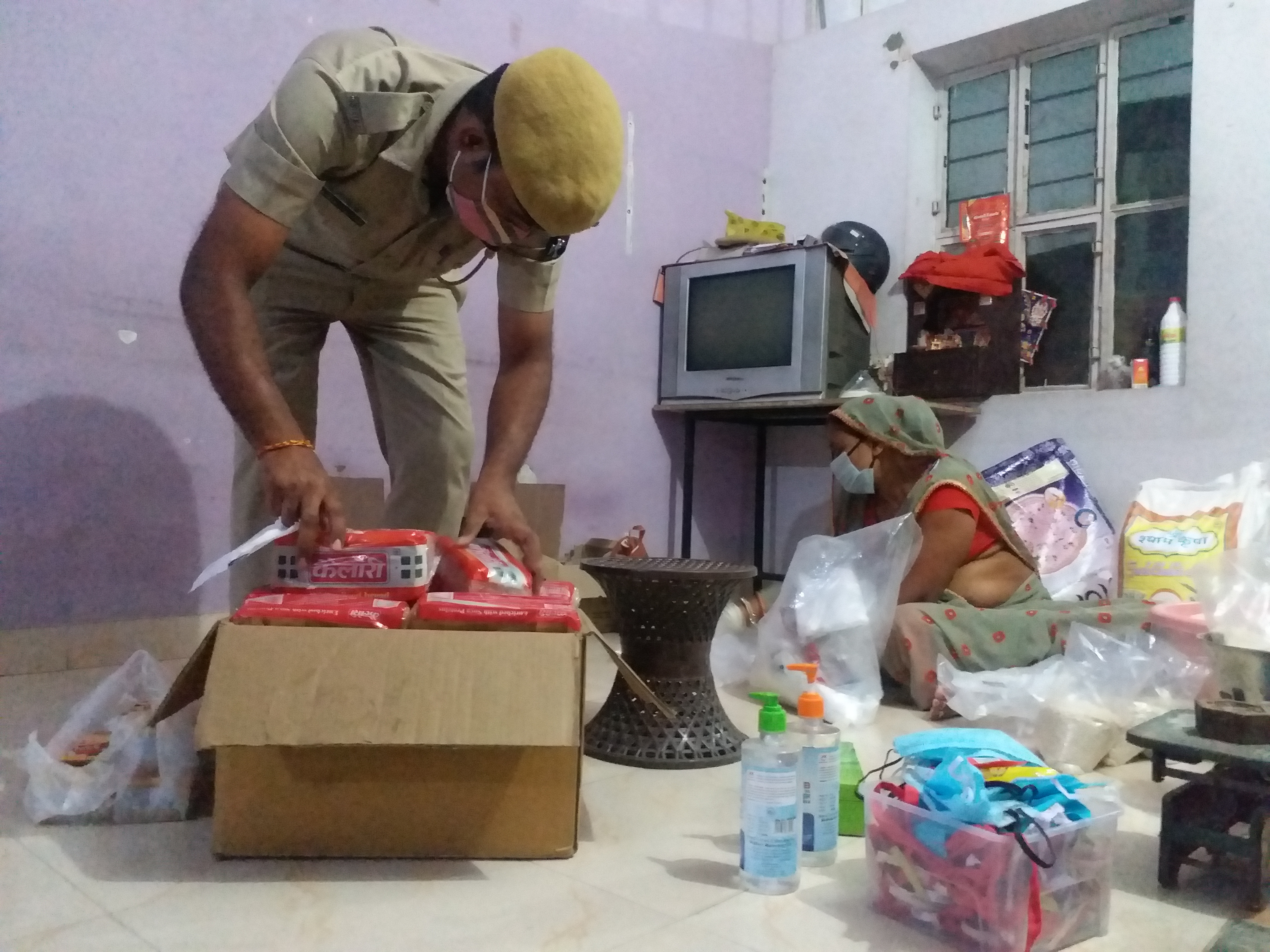 होमरगार्ड, distributing ration