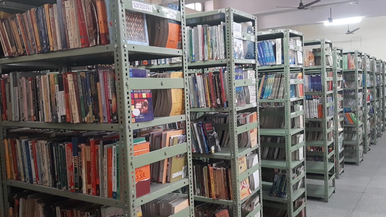 State Period Library of Maharani College