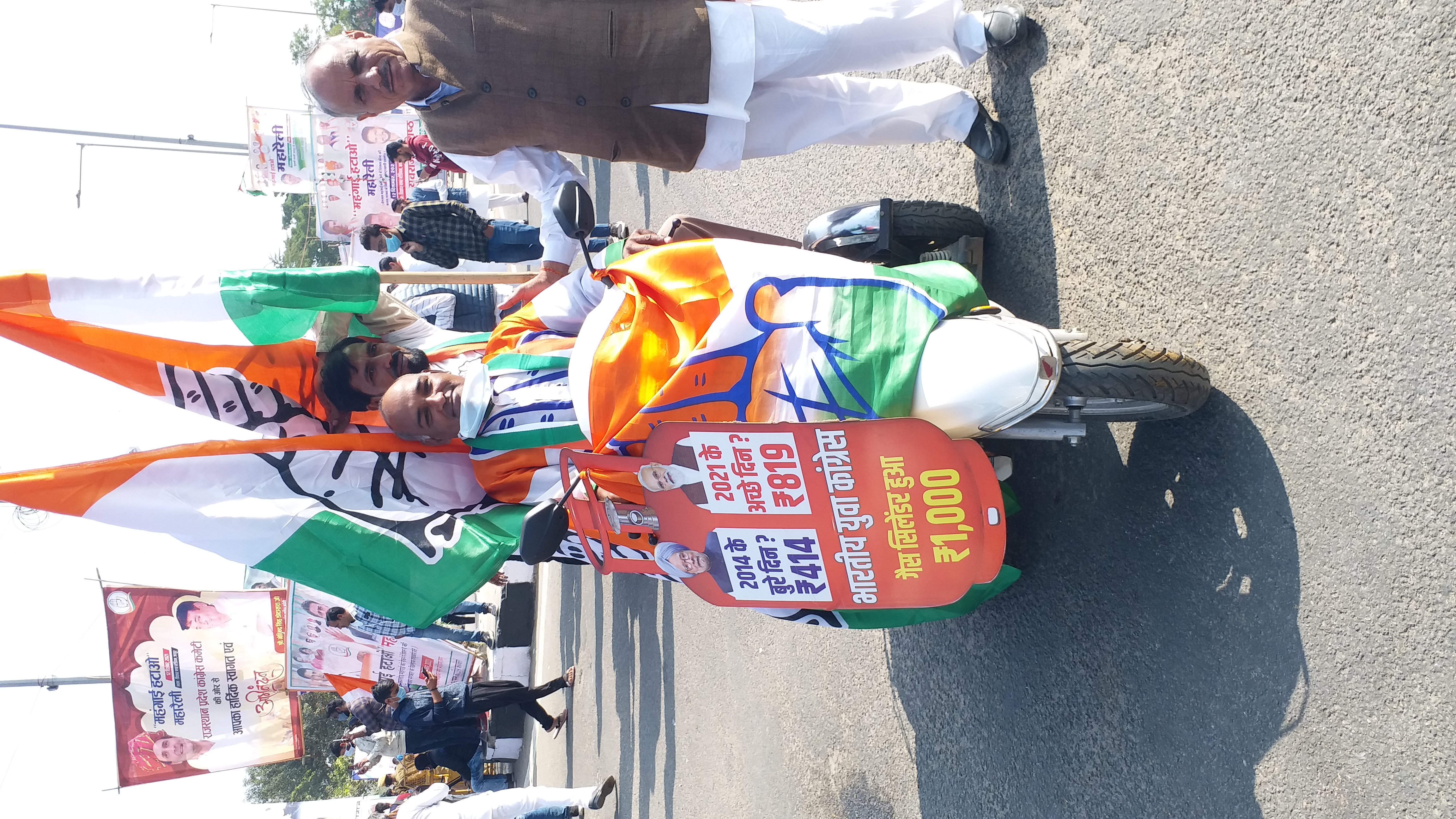 Mehangai Hatao Rally in Jaipur, Petrol Pump CutOuts are centre of Attraction