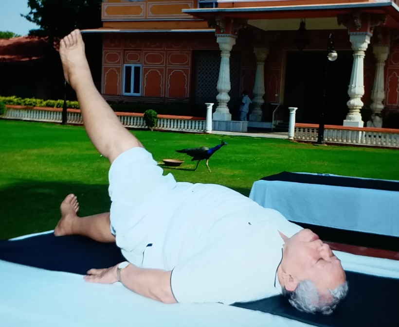 कलराज मिश्र ने किया योगासन, Kalraj Mishra did yoga