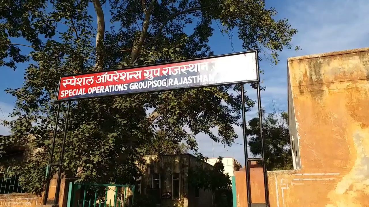 پہلی ایف آئی آر میں کانگریس اور بی جے پی کے دو وزرا نیز جے پور کے ایک رہائشی کا حوالہ دیا گیا ہے۔ لہذا دوسری ایف آئی آر میں کسی خاص شخص کا ذکر نہیں ہے