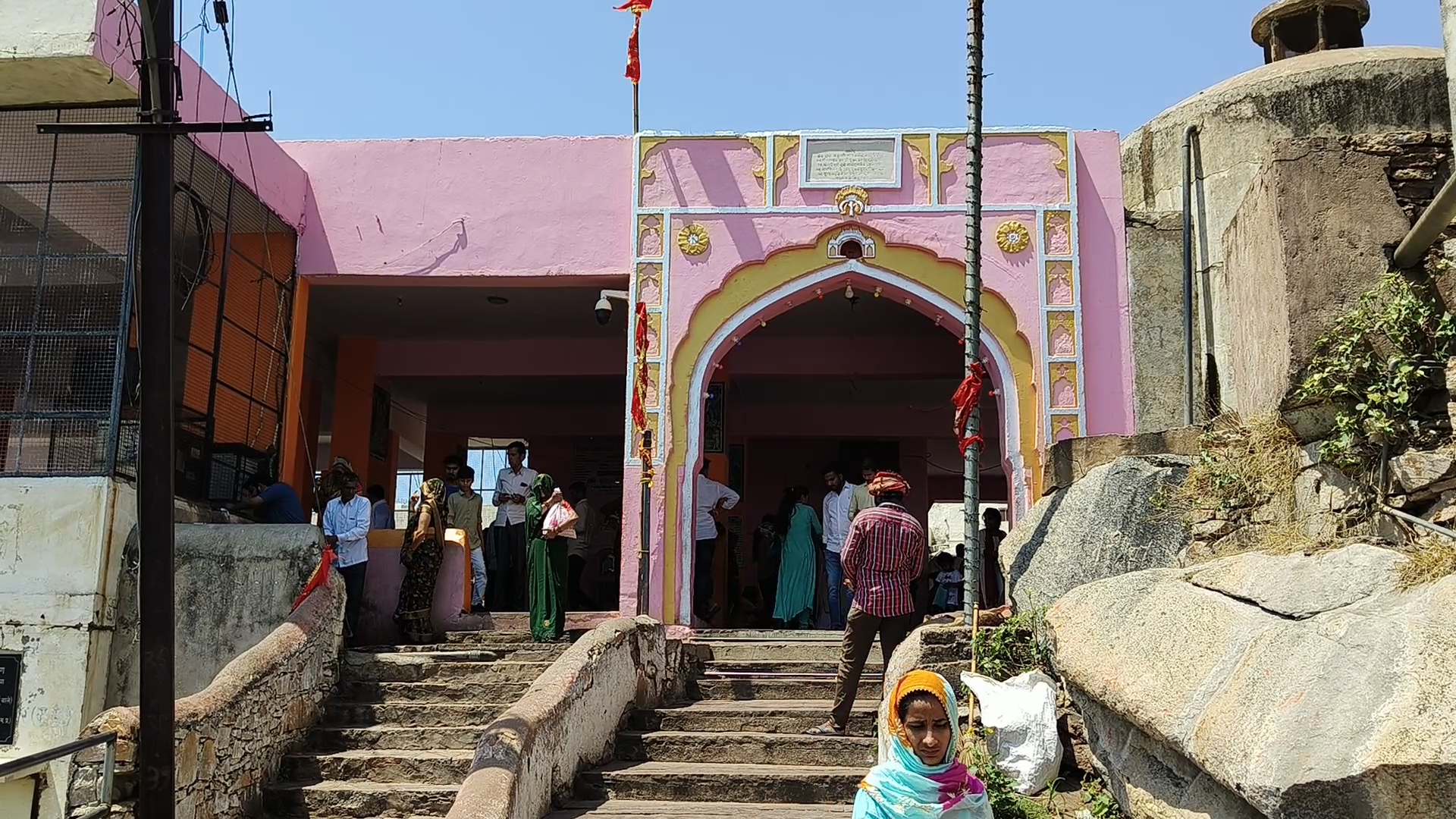 hanuman janmotsav jaipur  Lord Hanuman Temple at Samod hills in Jaipur  Samod hills Hanuman Temple news in Hindi  lord hanuman temple  ಭಕ್ತರ ಇಷ್ಟಾರ್ಥ ಈಡೇರಿಸುವ ಆಂಜನೇಯ  ಸಮೋದ್ ಬೆಟ್ಟಗಳ ಮೇಲಿದೆ ಹನುಮಾನ್ ದೇವಾಲಯ  ಗರಿಷ್ಠ ಸಂಖ್ಯೆಯ ದೇವಾಲಯಗಳು ಭಗವಾನ್ ಹನುಮಾನ್  ಸಮೋದ್ ವೀರ್ ಹನುಮಾನ್  ಇಷ್ಟಾರ್ಥಗಳು ಈಡೇರುತ್ತವೆ ಎಂಬ ನಂಬಿಕೆ