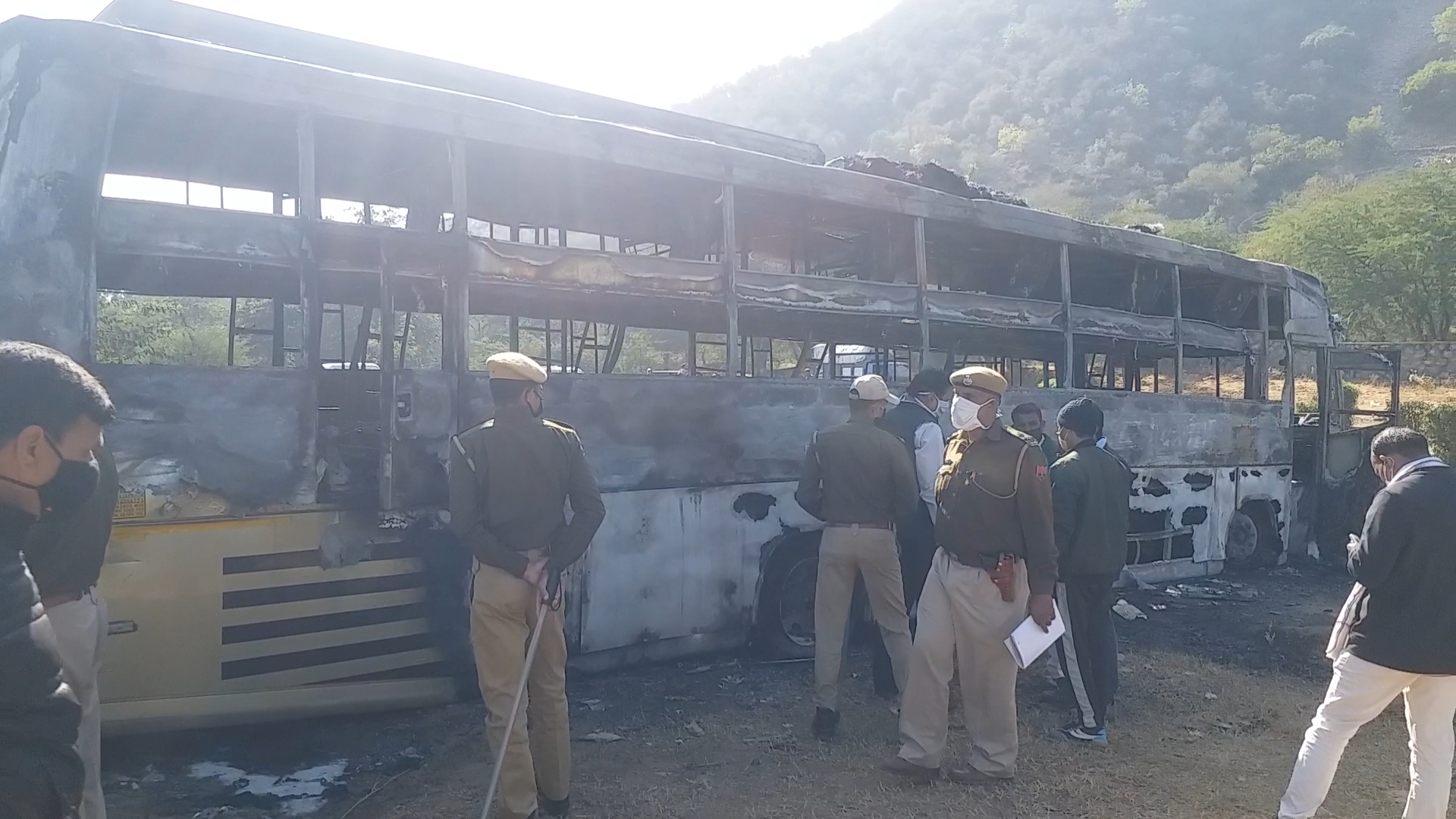 bus comes in contact with high voltage wire, Accident on Jaipur-Delhi Highway