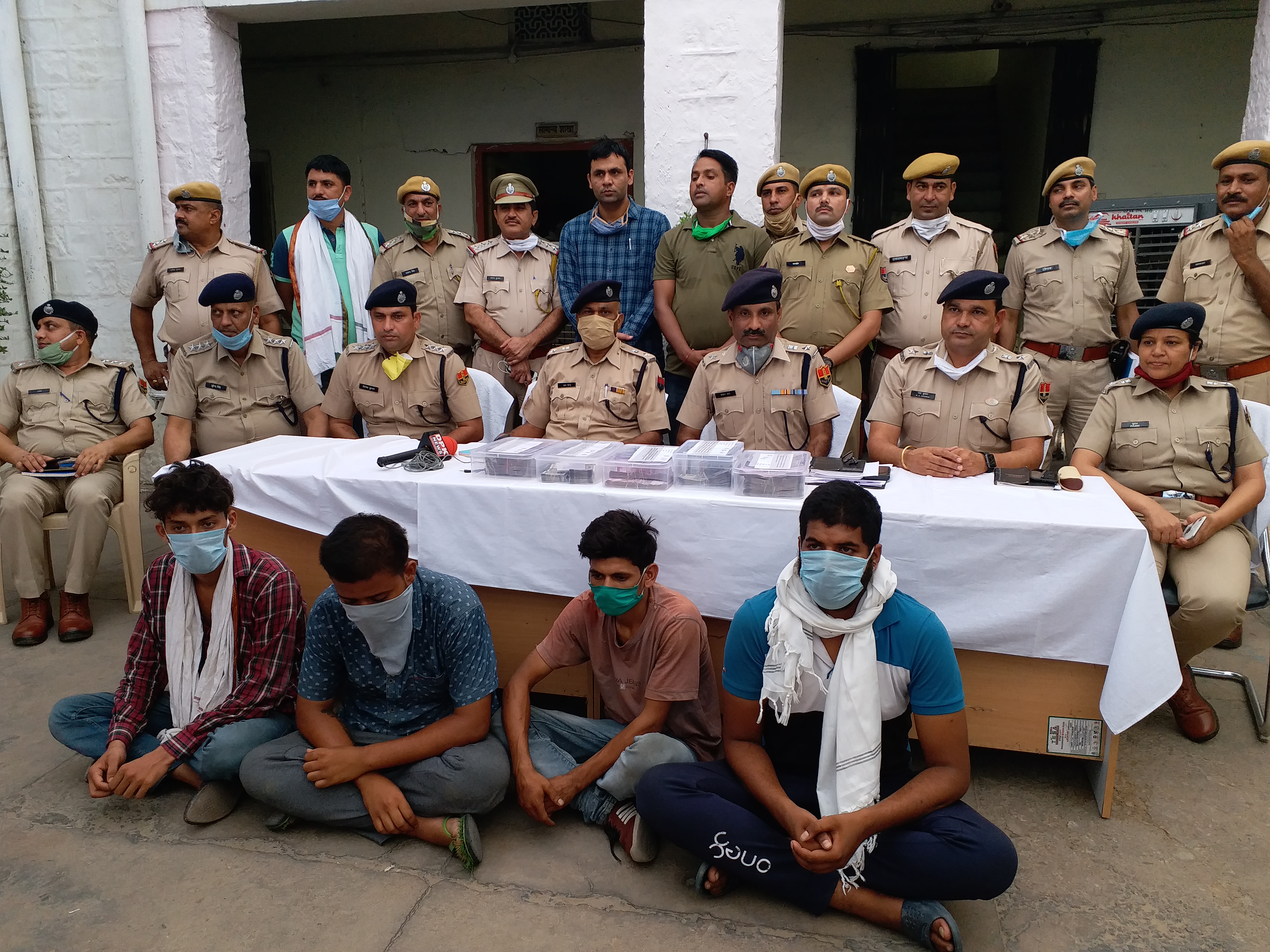 Driver conspired robbery, Robbery of 40 lakhs, Loot in bealwadi valley