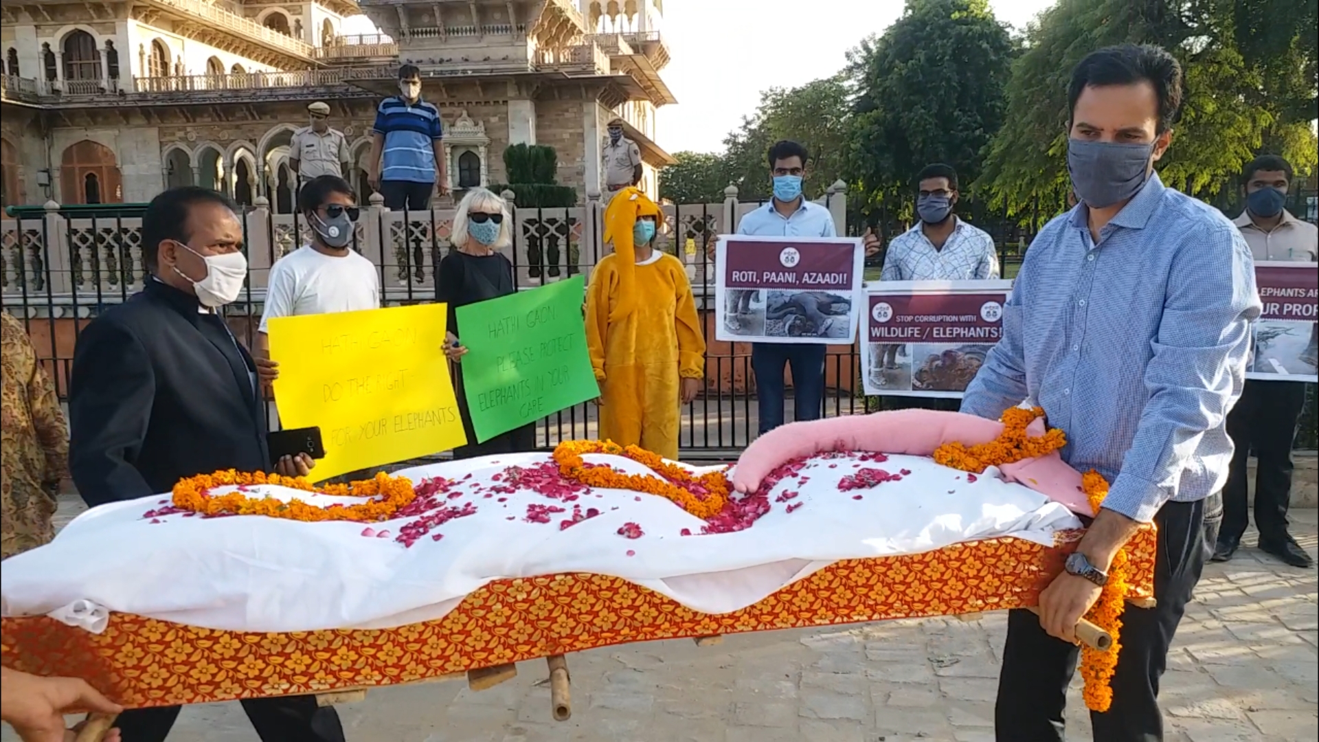 protest in Jaipur, हाथियों को लेकर प्रदर्शन