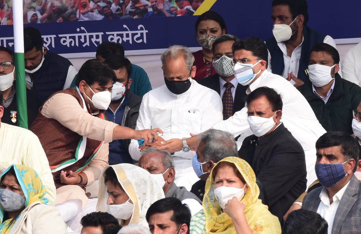 Rajasthan Political News,Ashok Gehlot and Sachin Pilot seen sharing stage